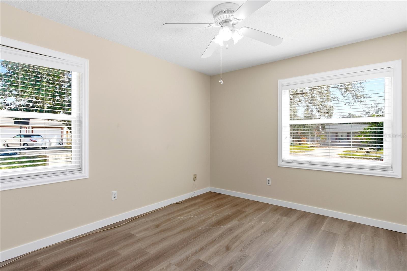 Image 27 of 51 For 127 Mark David Boulevard