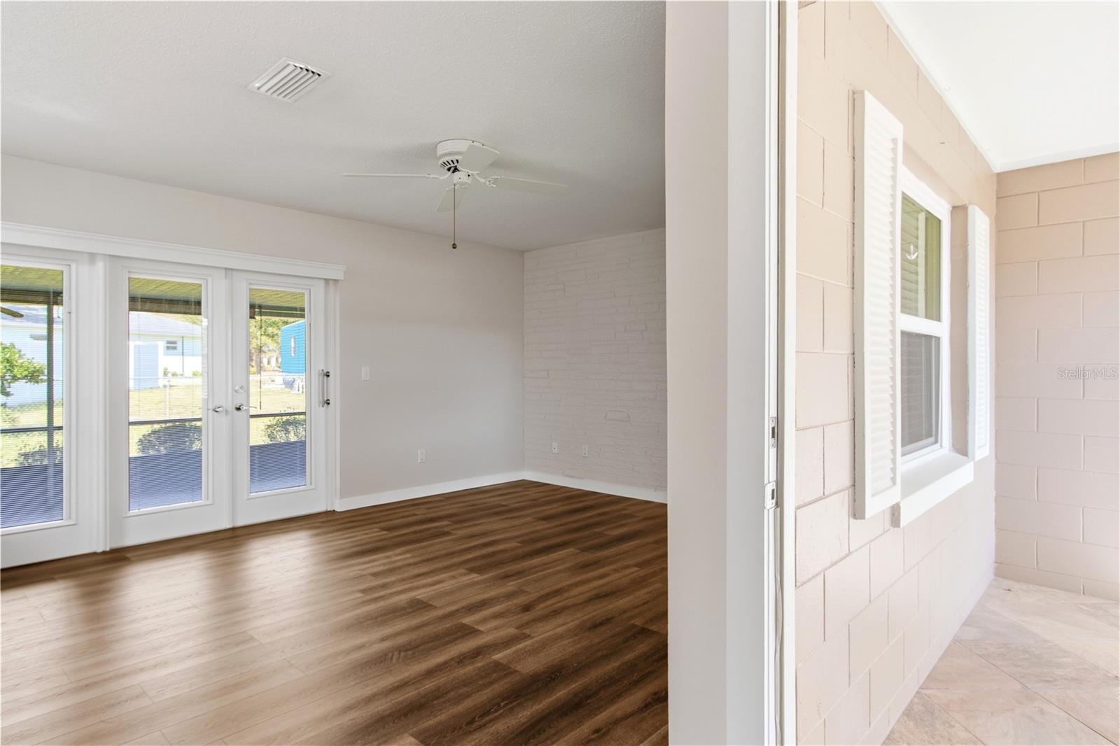 Image 5 of 51 For 127 Mark David Boulevard