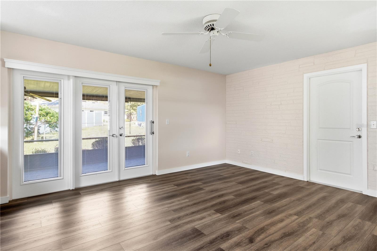 Image 7 of 51 For 127 Mark David Boulevard