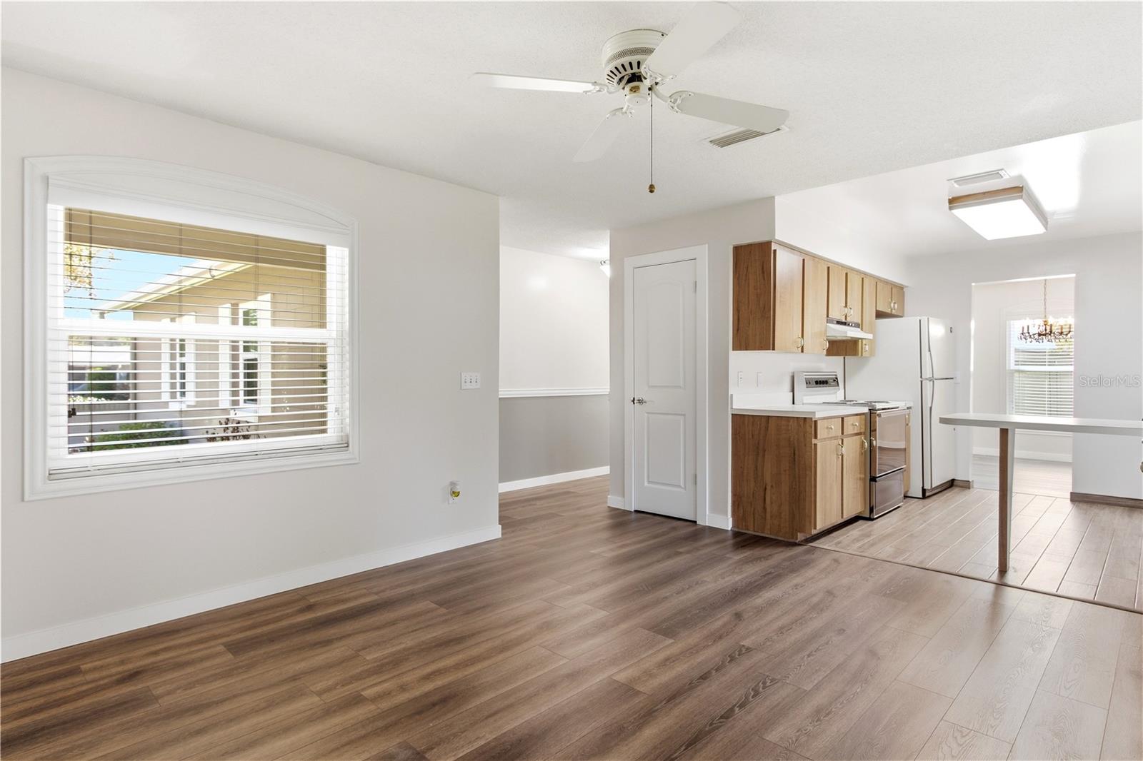 Image 8 of 51 For 127 Mark David Boulevard