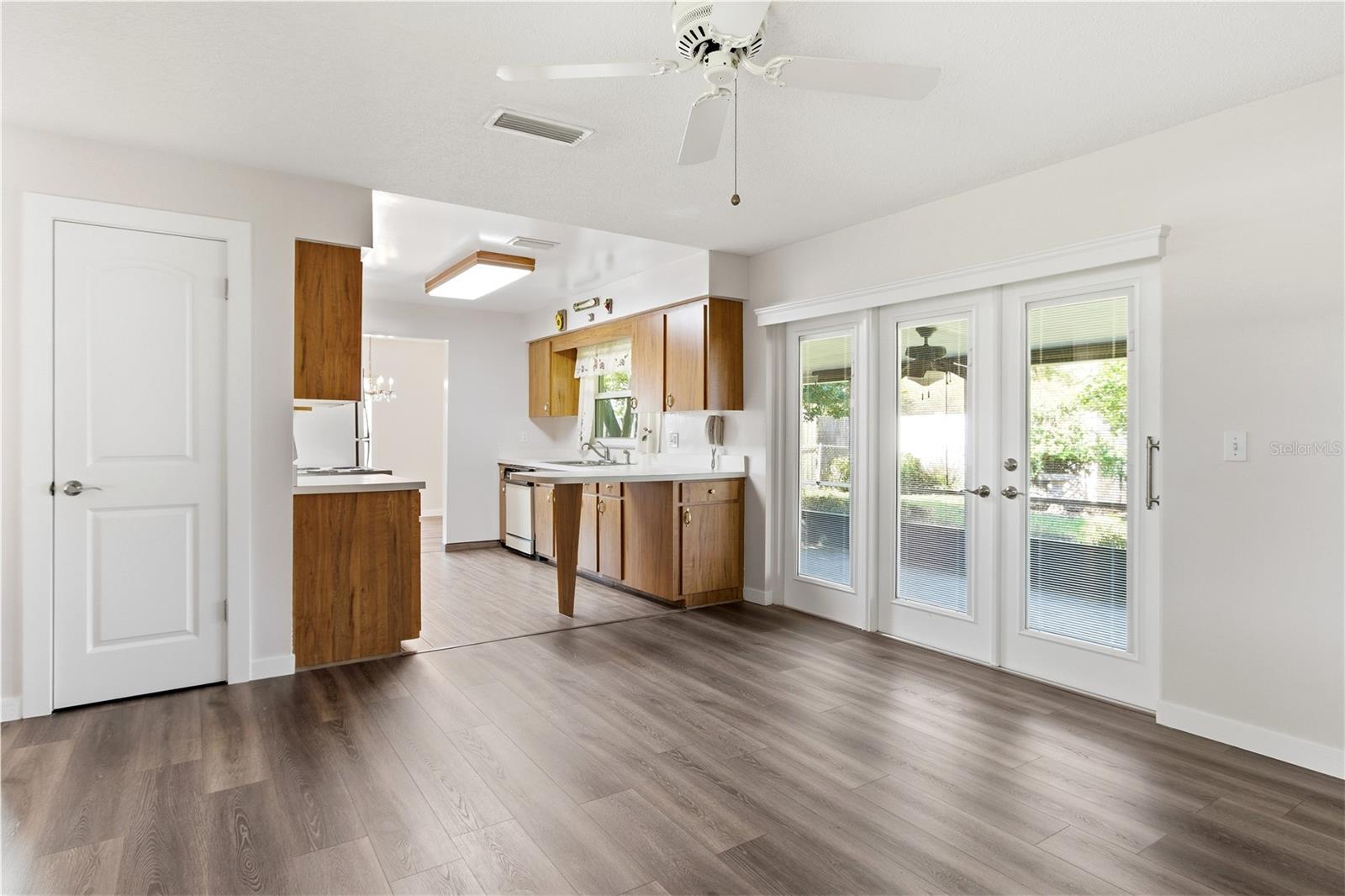 Image 9 of 51 For 127 Mark David Boulevard