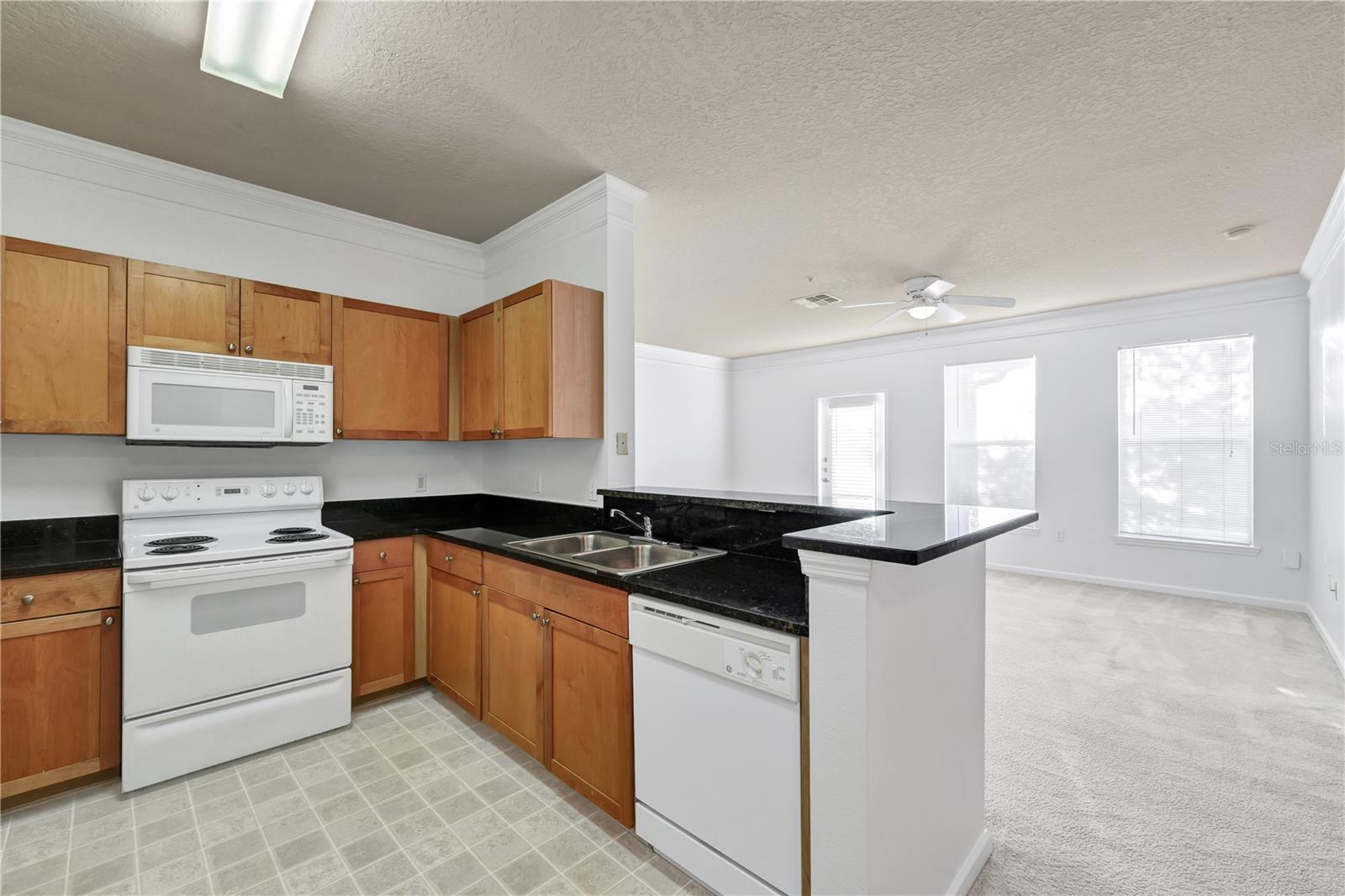 Image 6 of 32 For 19935 Villa View Circle 306