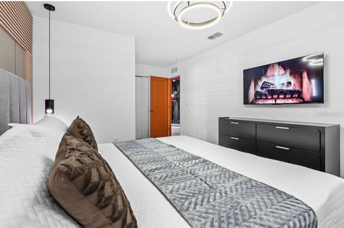 Image 28 of 56 For 9144 Driftwood Path