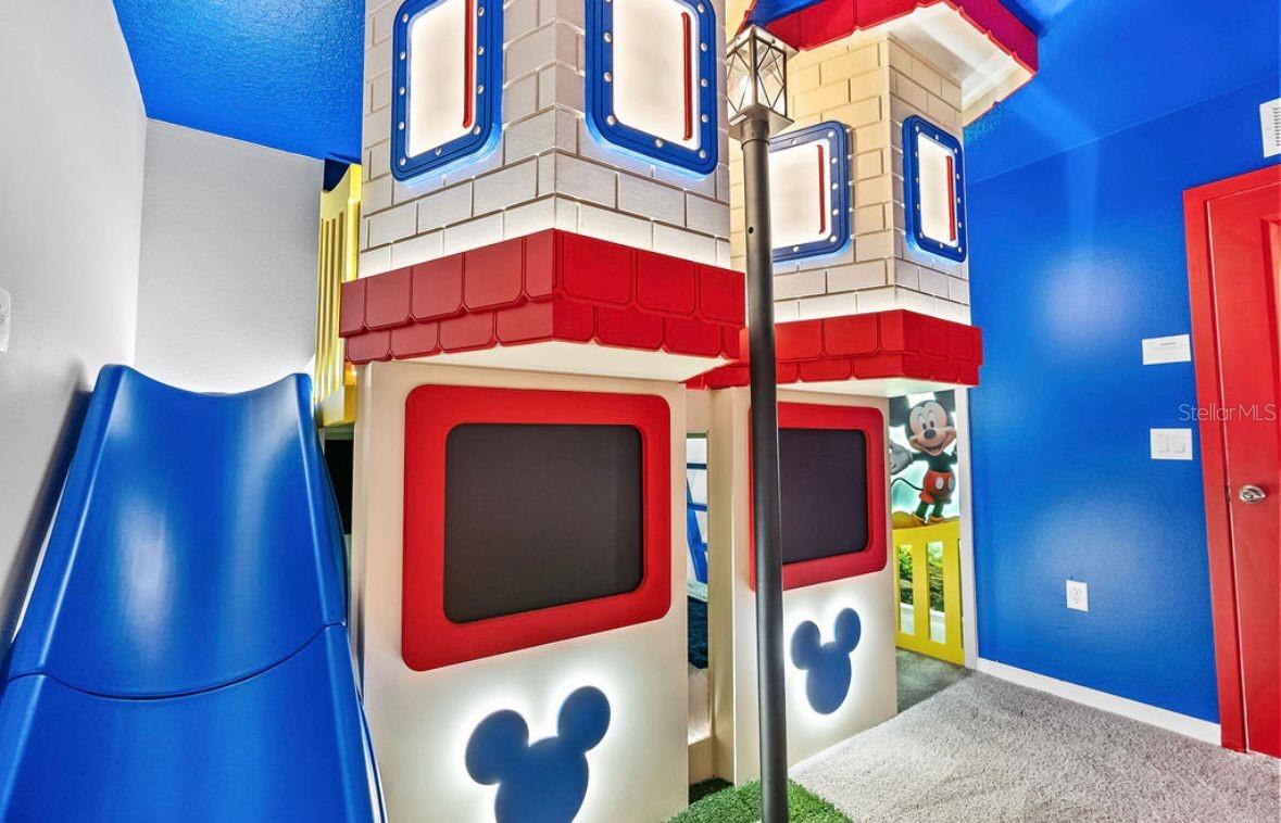 Image 38 of 56 For 9144 Driftwood Path