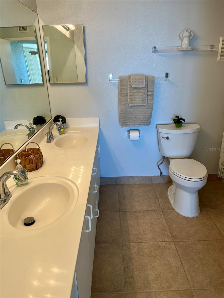 Image 20 of 32 For 6093 Bahia Del Mar Circle 676