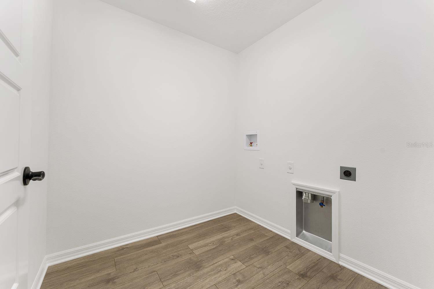 Image 37 of 54 For 7848 Byers Street