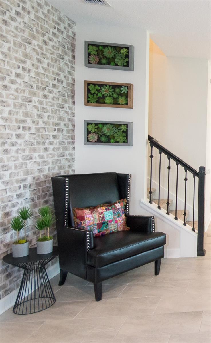 Image 10 of 32 For 8847 Interlocking Court