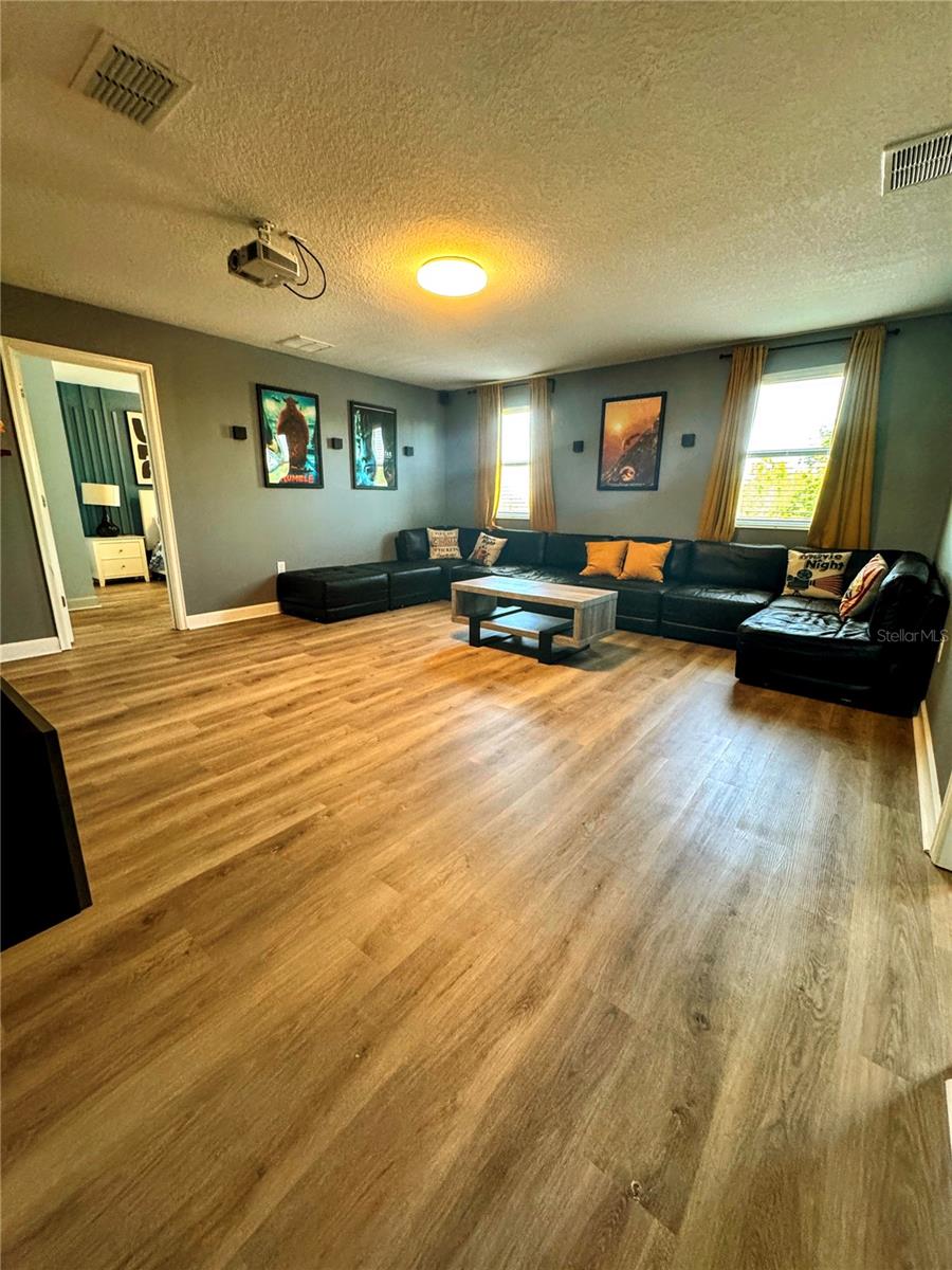 Image 13 of 32 For 8847 Interlocking Court