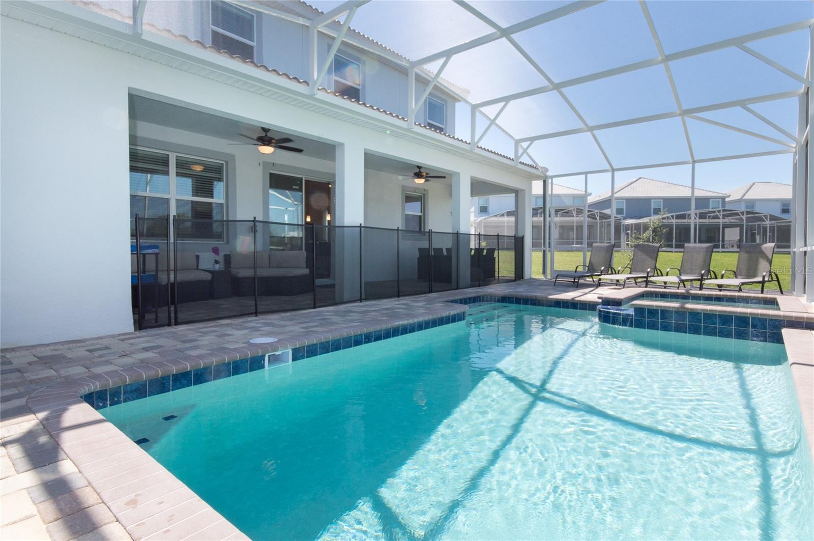 Image 2 of 32 For 8847 Interlocking Court