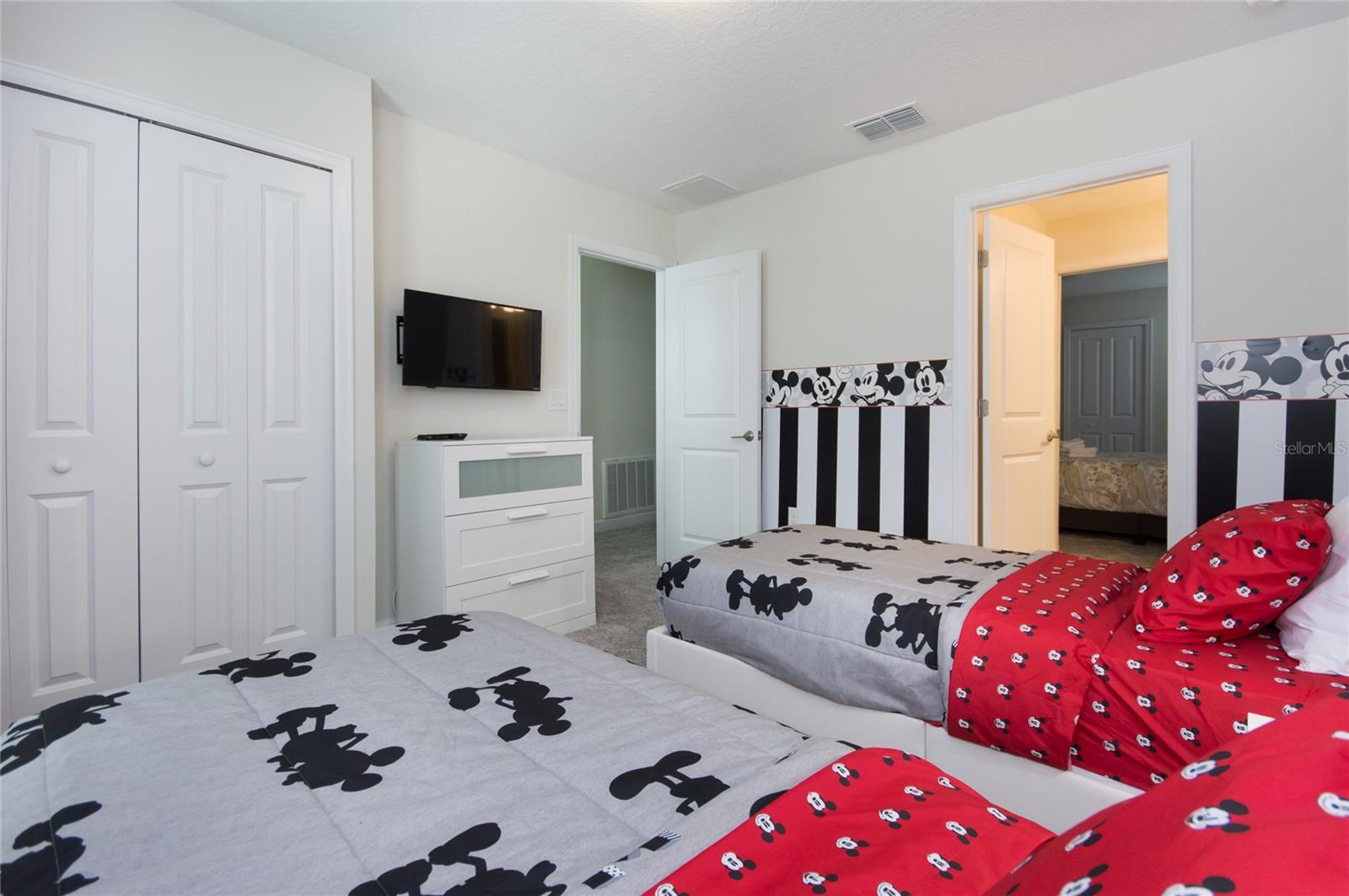 Image 21 of 32 For 8847 Interlocking Court