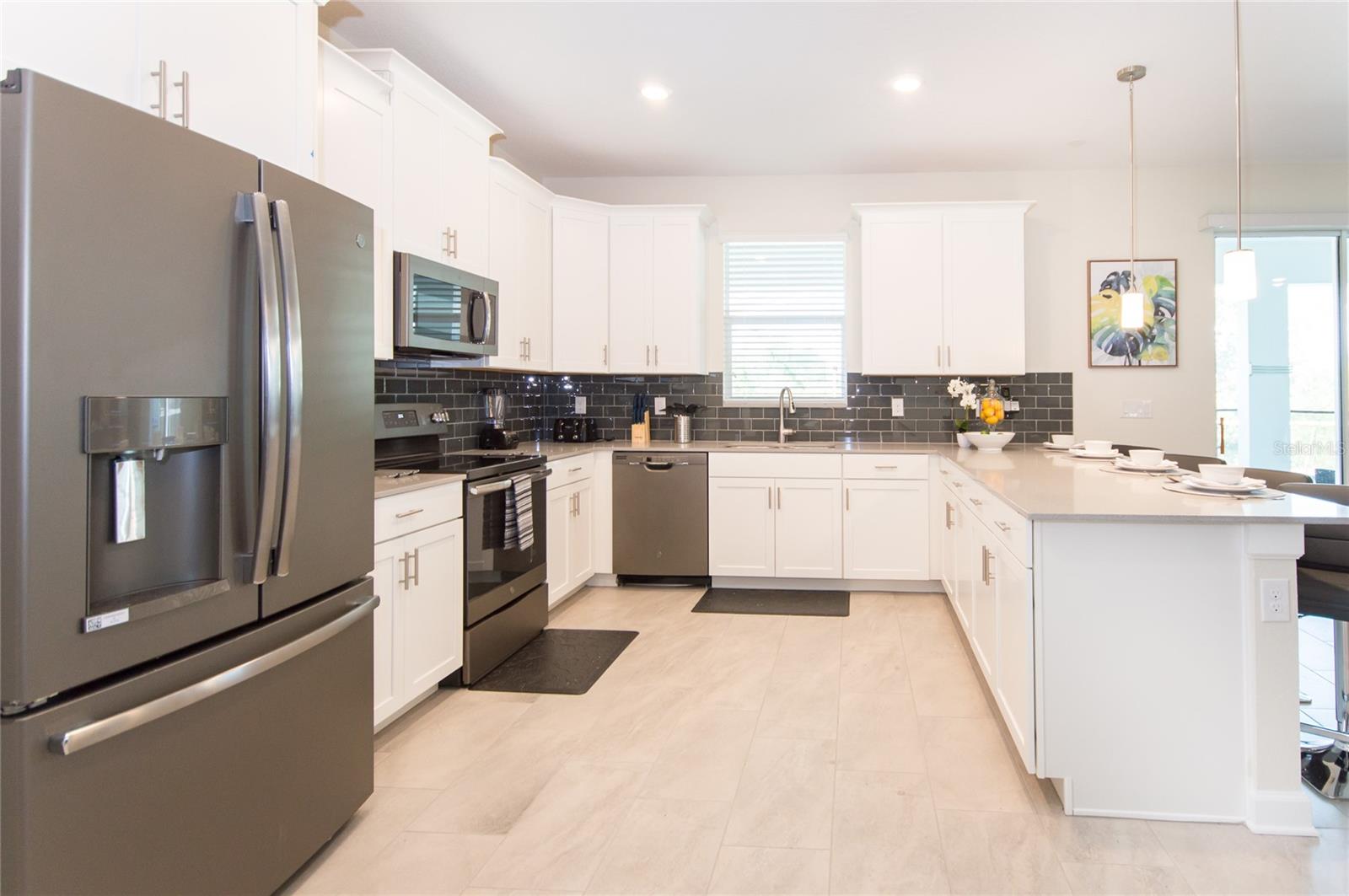 Image 4 of 32 For 8847 Interlocking Court