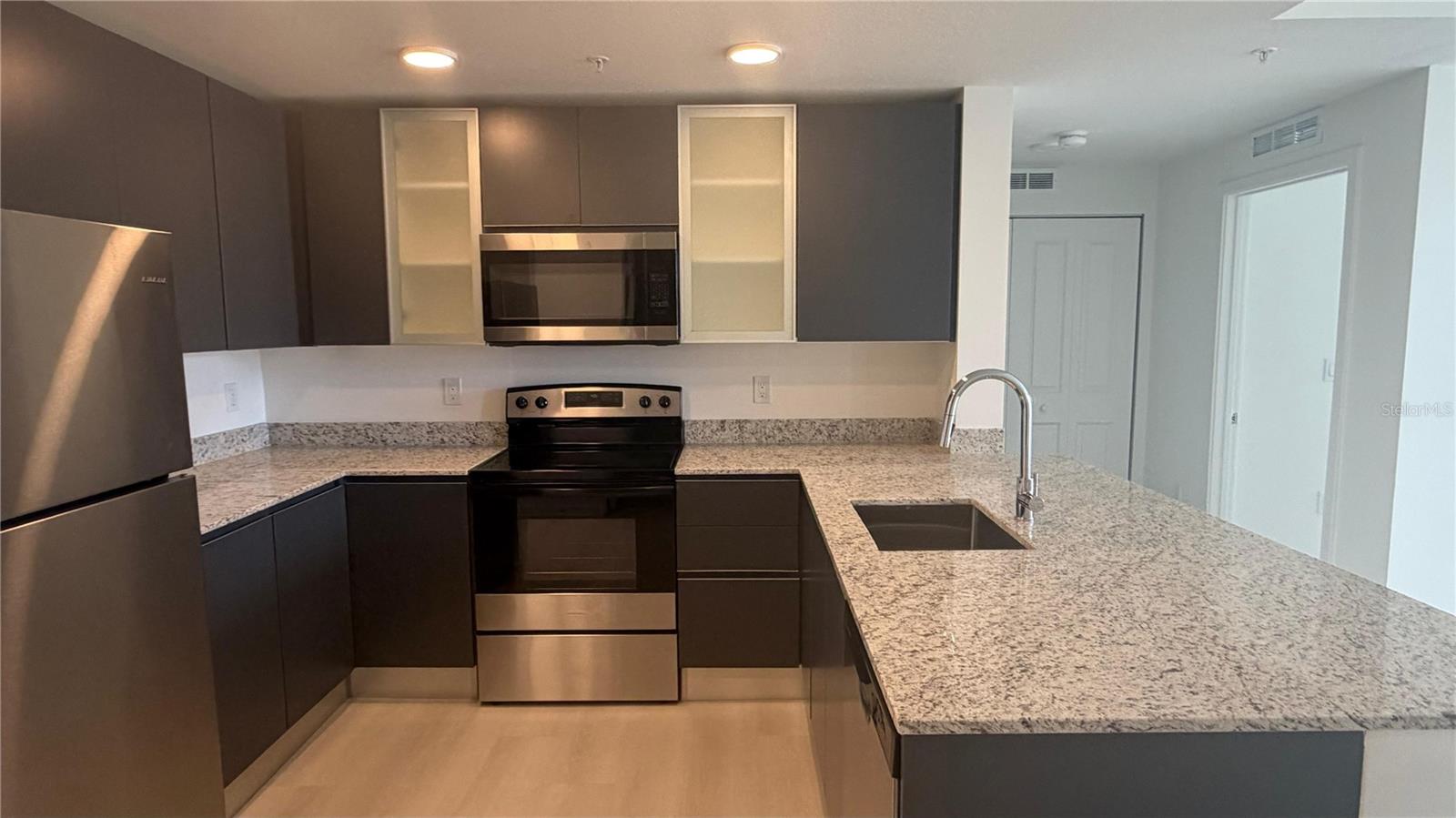 Image 4 of 48 For 5587 Millenia Boulevard 213