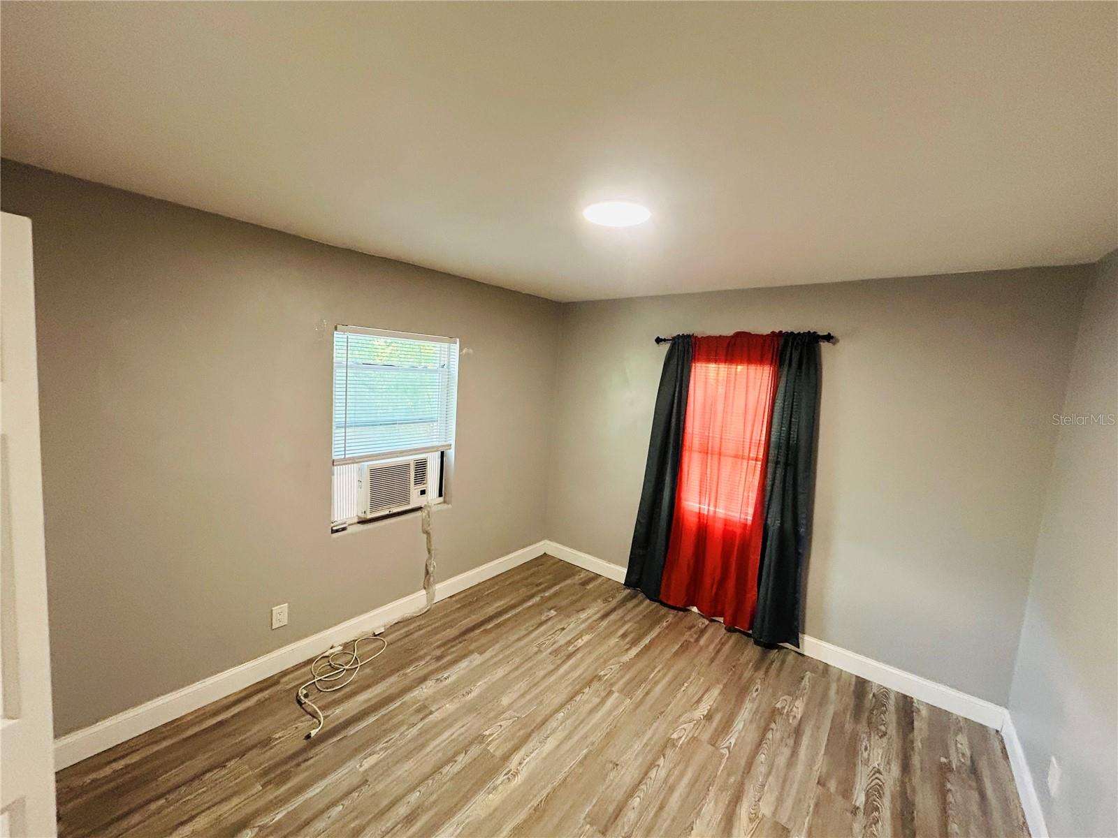 Listing photo id 5 for 1544 Ella Street