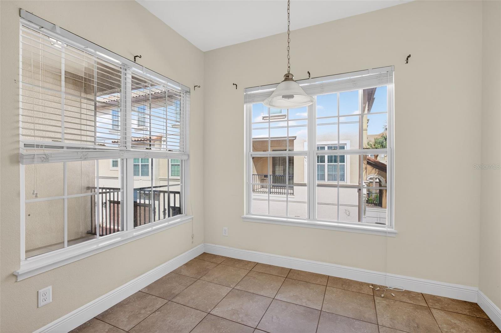 Image 19 of 44 For 817 Lobelia Drive