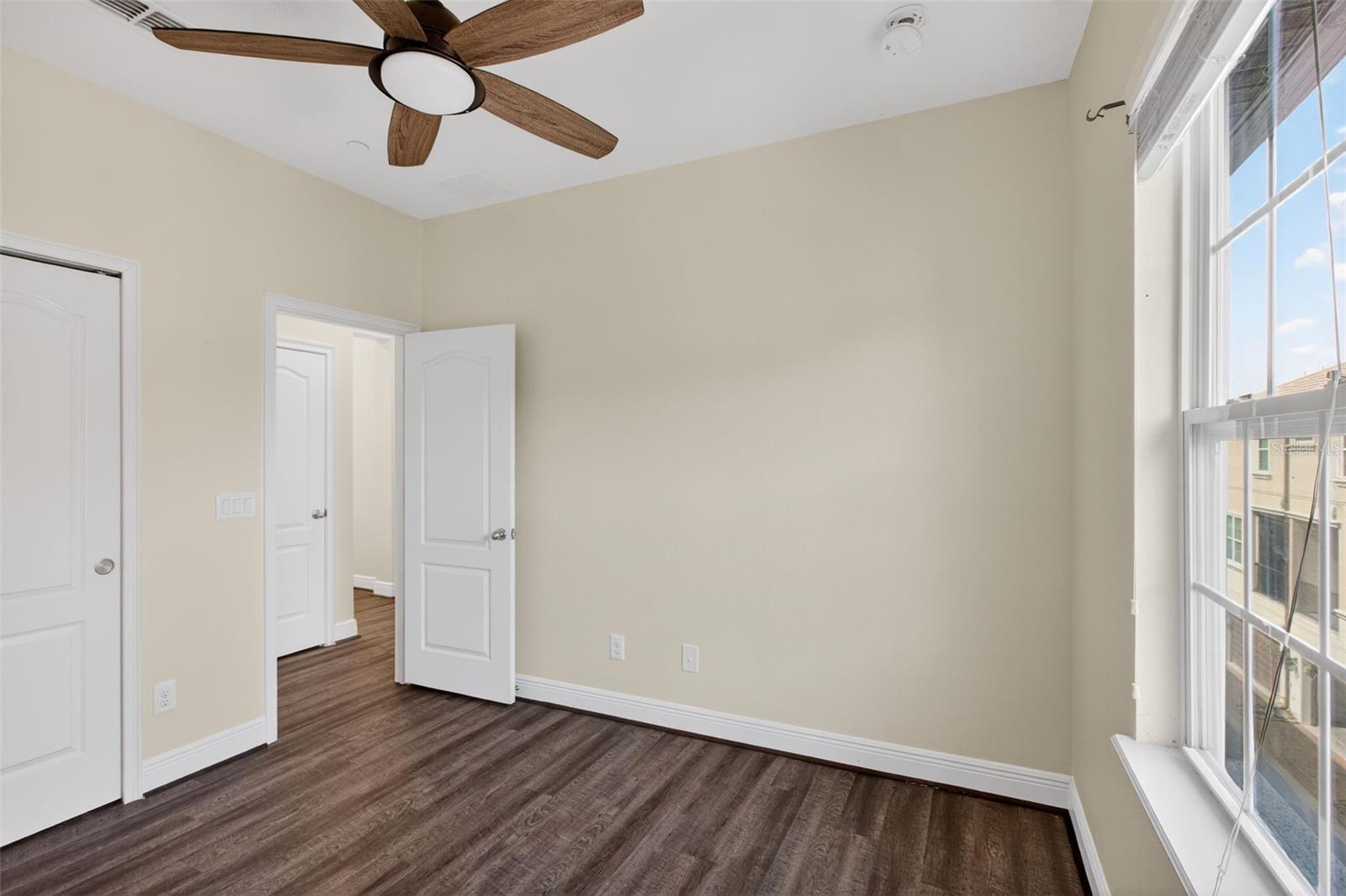 Image 23 of 44 For 817 Lobelia Drive