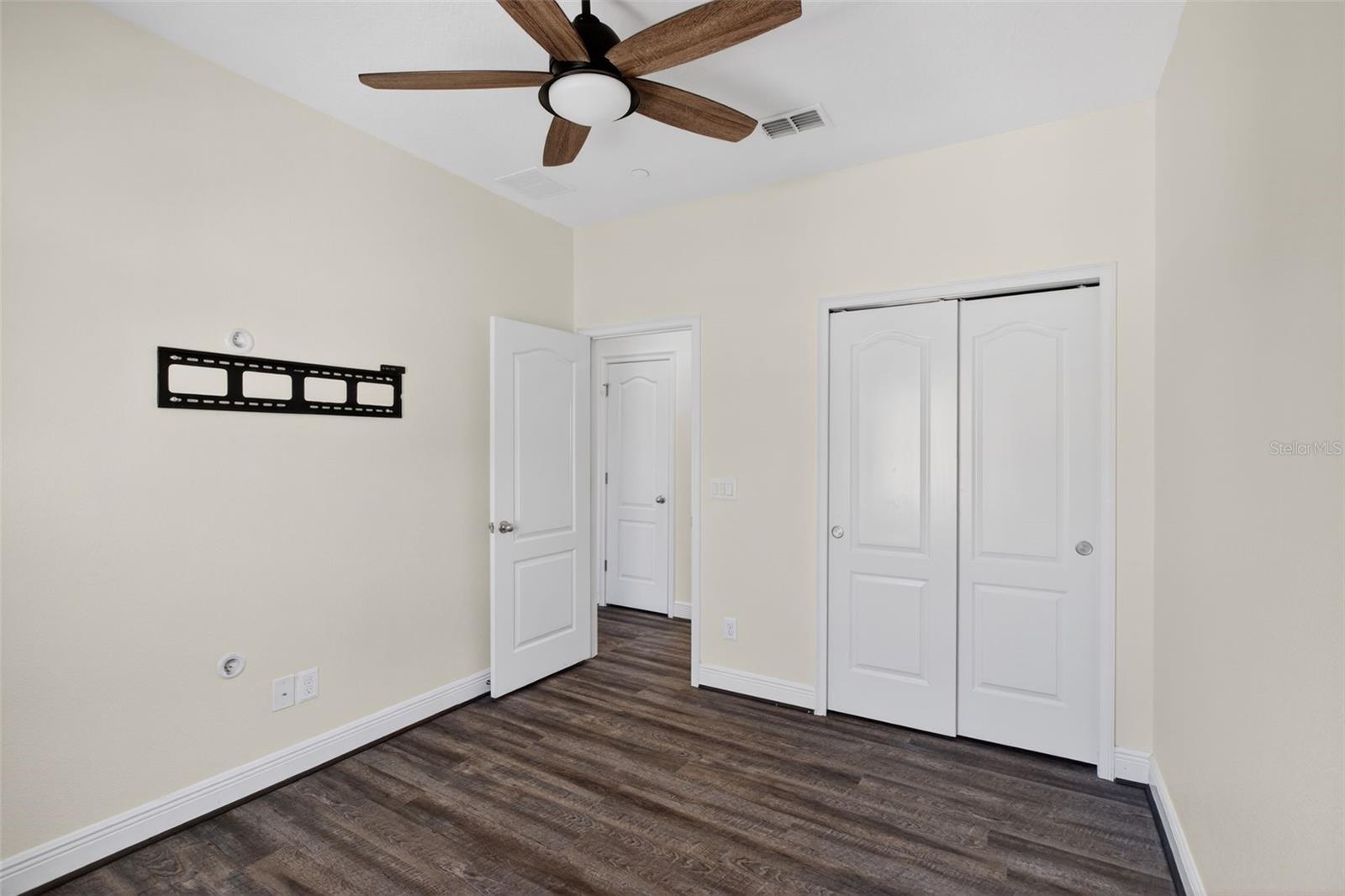 Image 26 of 44 For 817 Lobelia Drive