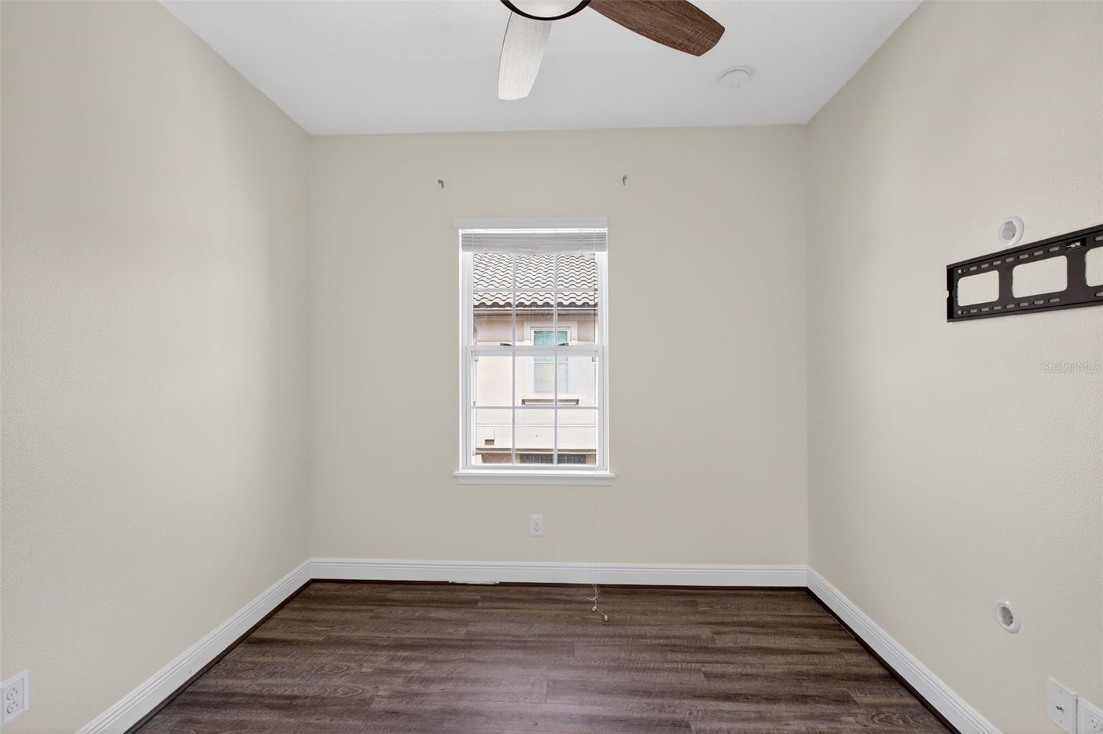 Image 7 of 44 For 817 Lobelia Drive