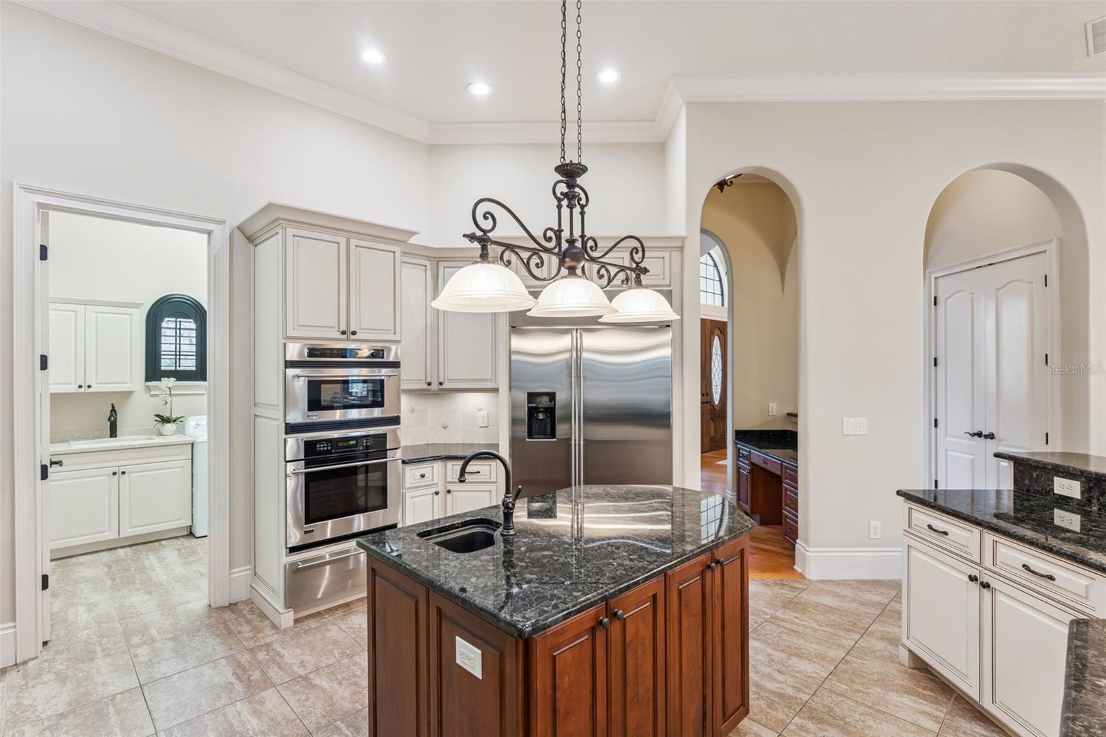 Image 14 of 58 For 2008 Center Drive