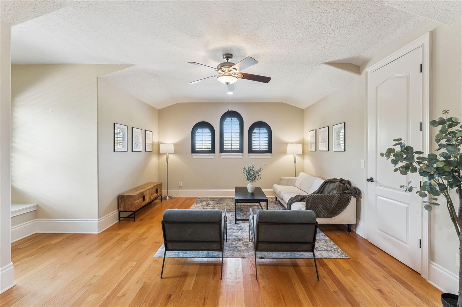 Image 19 of 58 For 2008 Center Drive