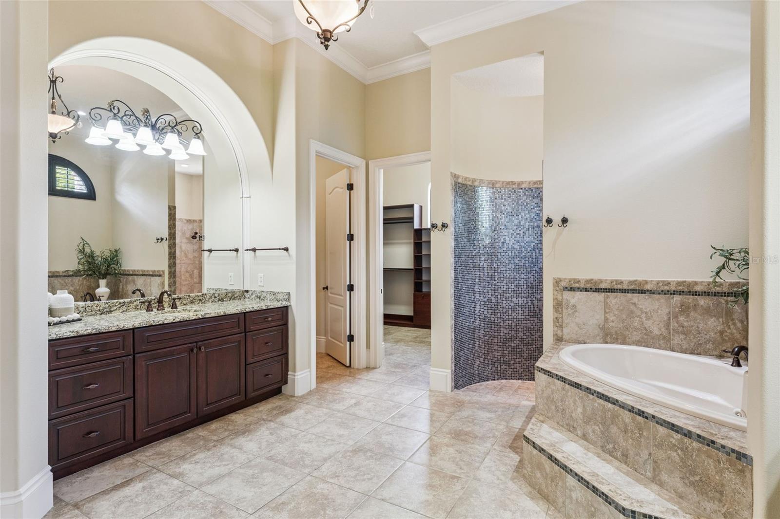 Image 31 of 58 For 2008 Center Drive