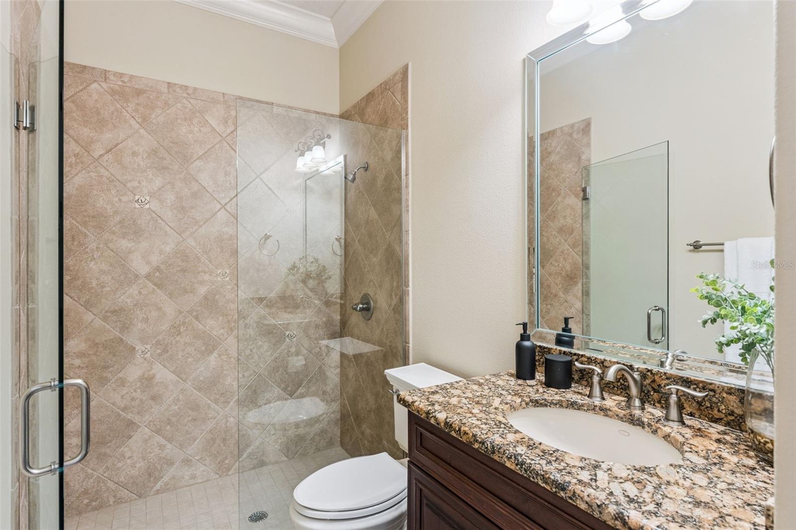 Image 33 of 58 For 2008 Center Drive