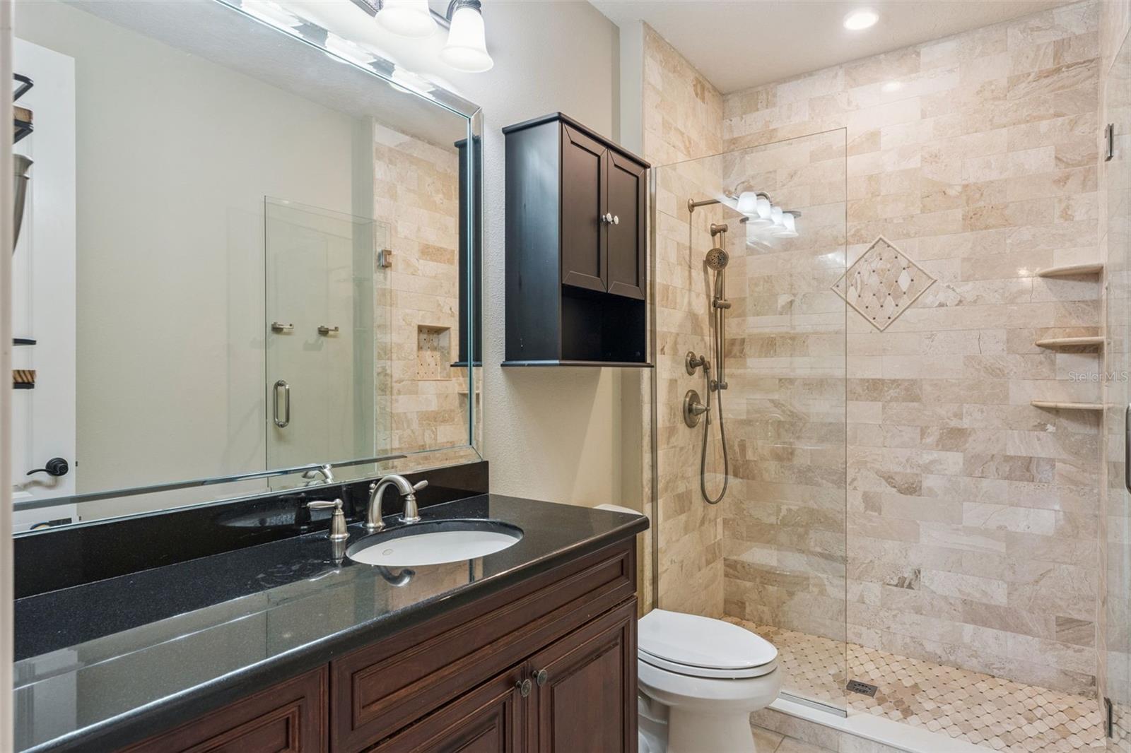 Image 34 of 58 For 2008 Center Drive