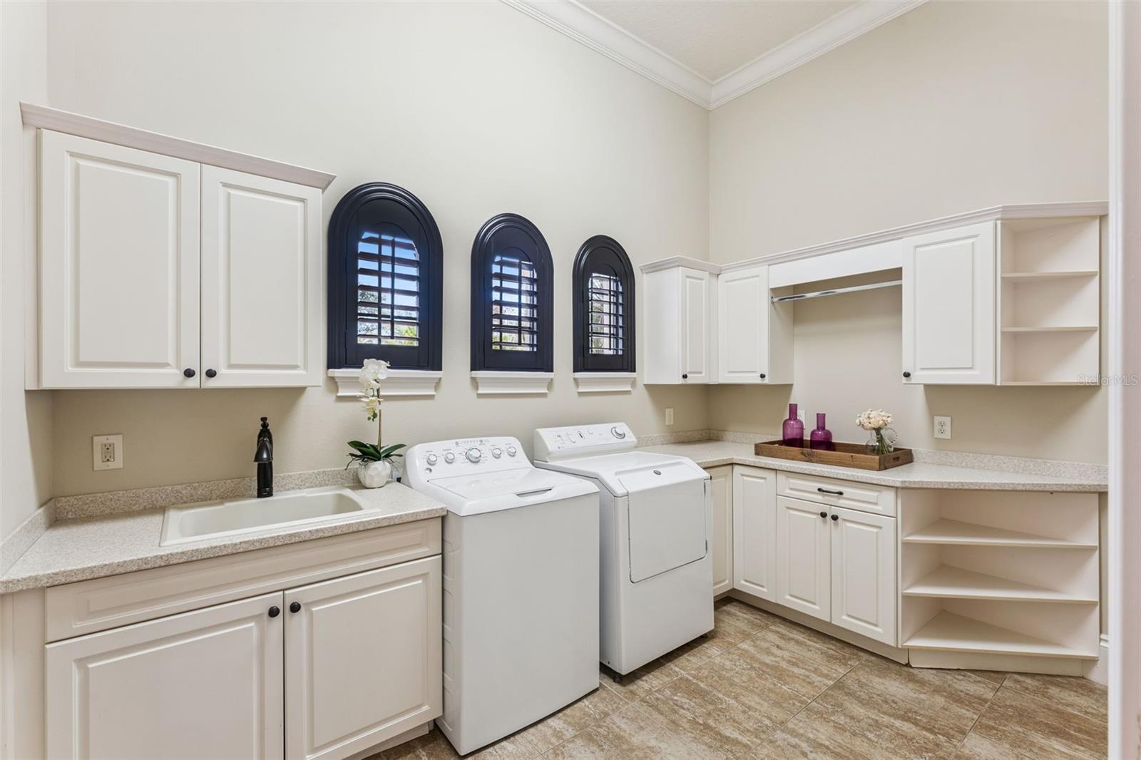 Image 37 of 58 For 2008 Center Drive