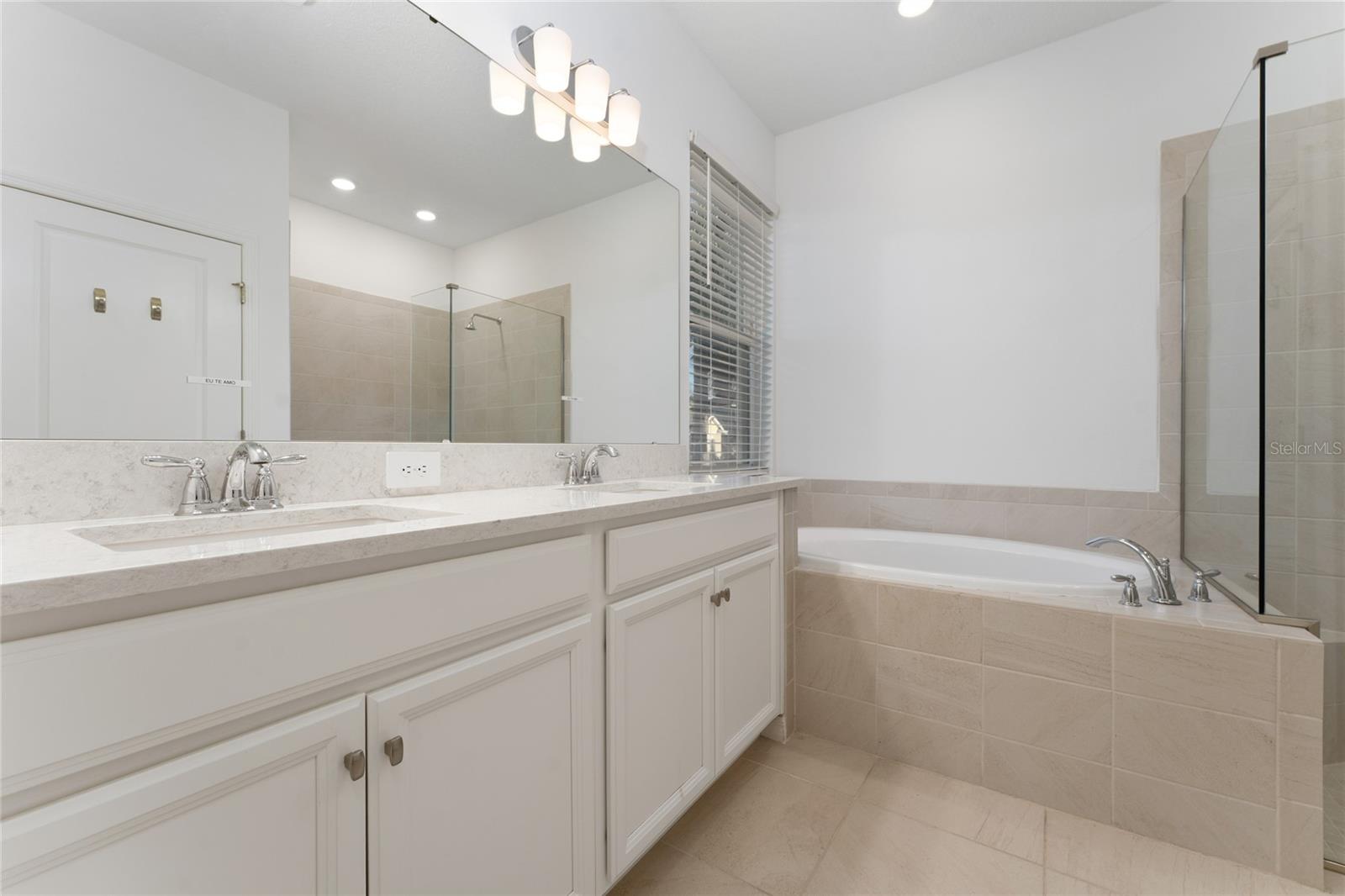 Image 15 of 39 For 2834 High Pointe Street