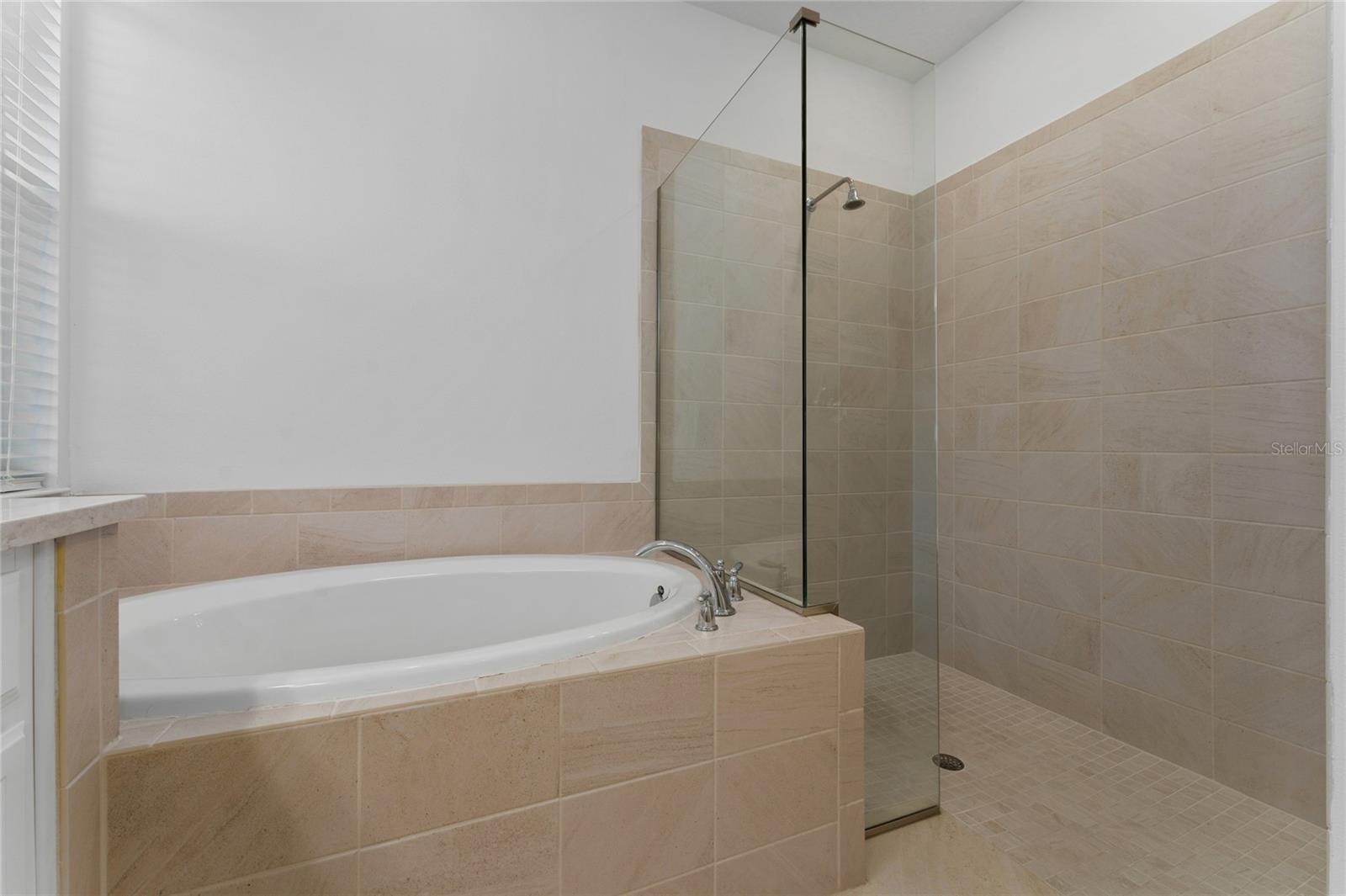 Image 16 of 39 For 2834 High Pointe Street