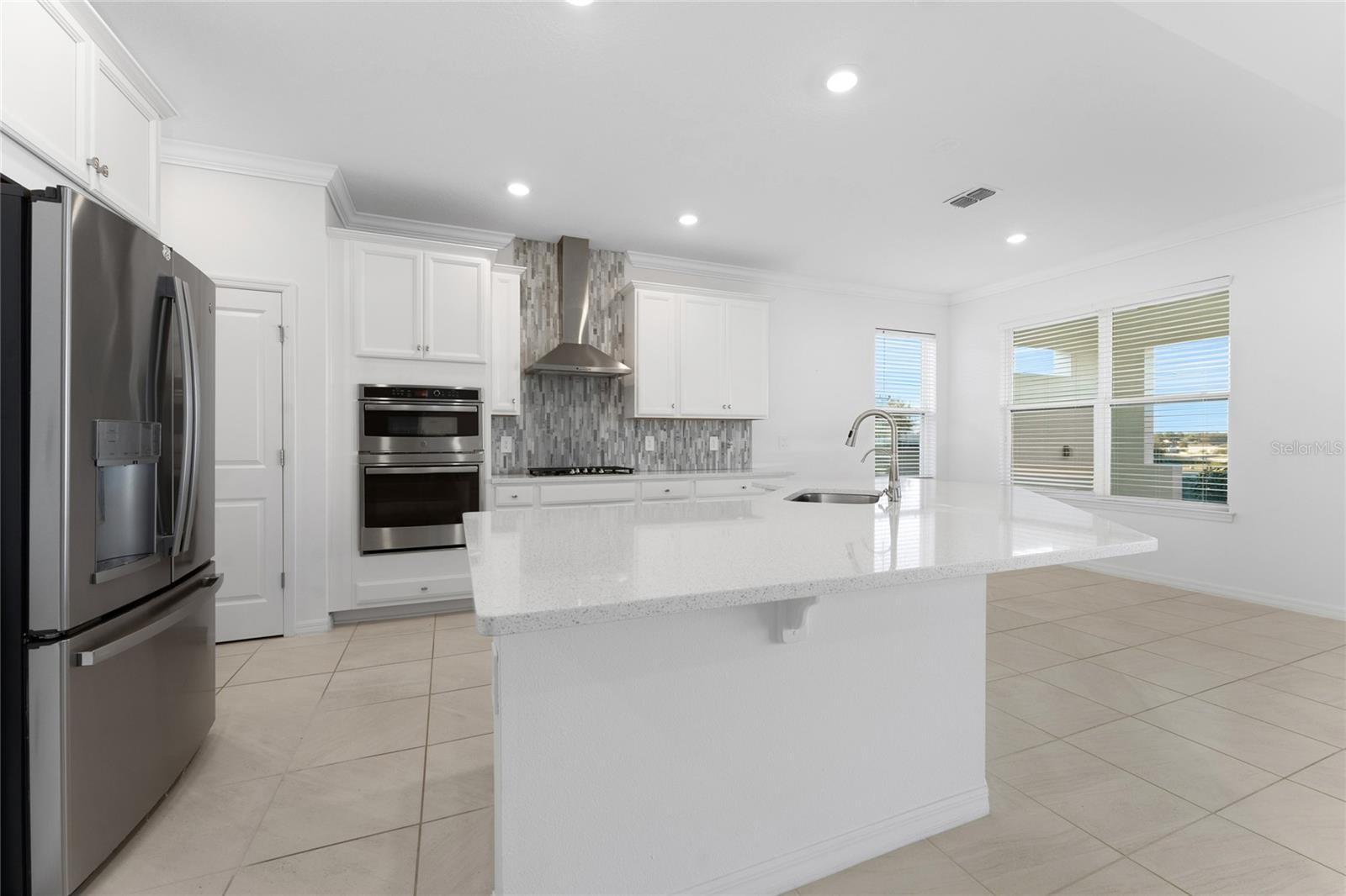 Image 8 of 39 For 2834 High Pointe Street