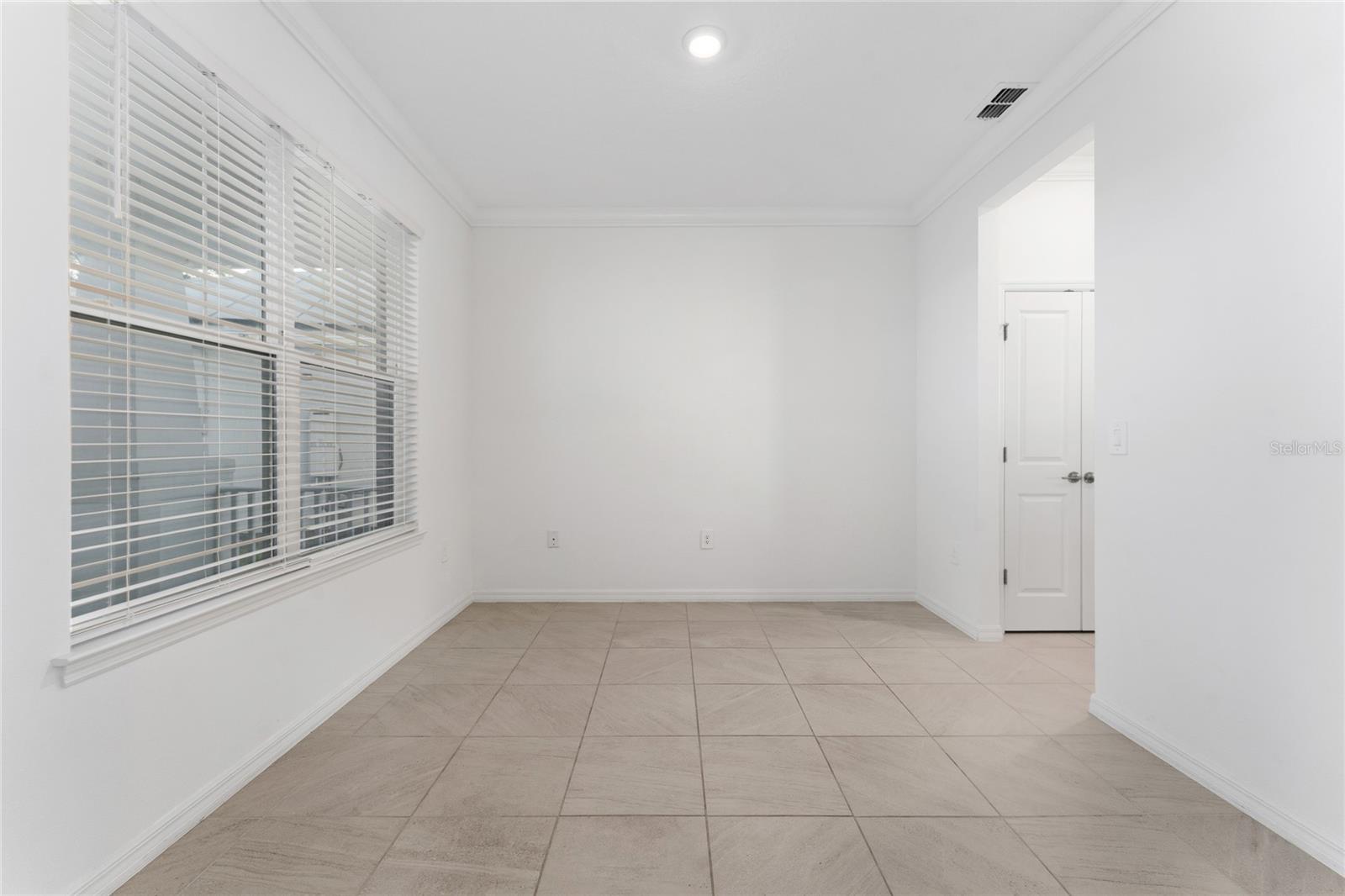 Image 9 of 39 For 2834 High Pointe Street