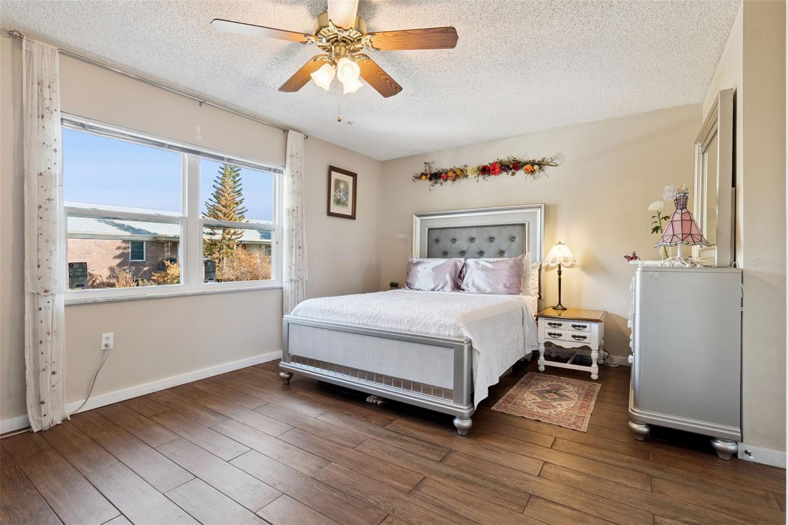 Image 18 of 53 For 1158 Calle Del Norte  C