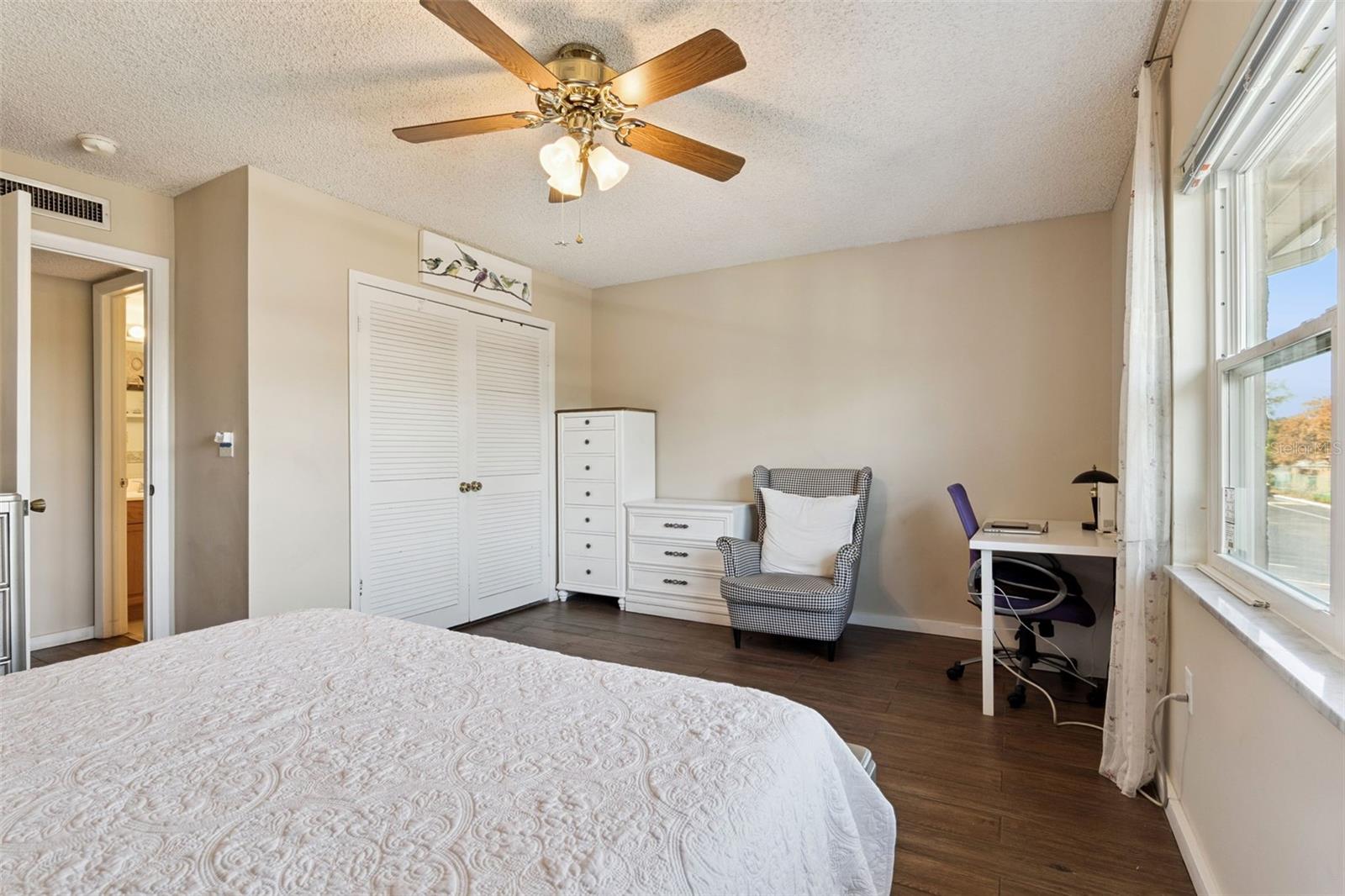 Image 19 of 53 For 1158 Calle Del Norte  C