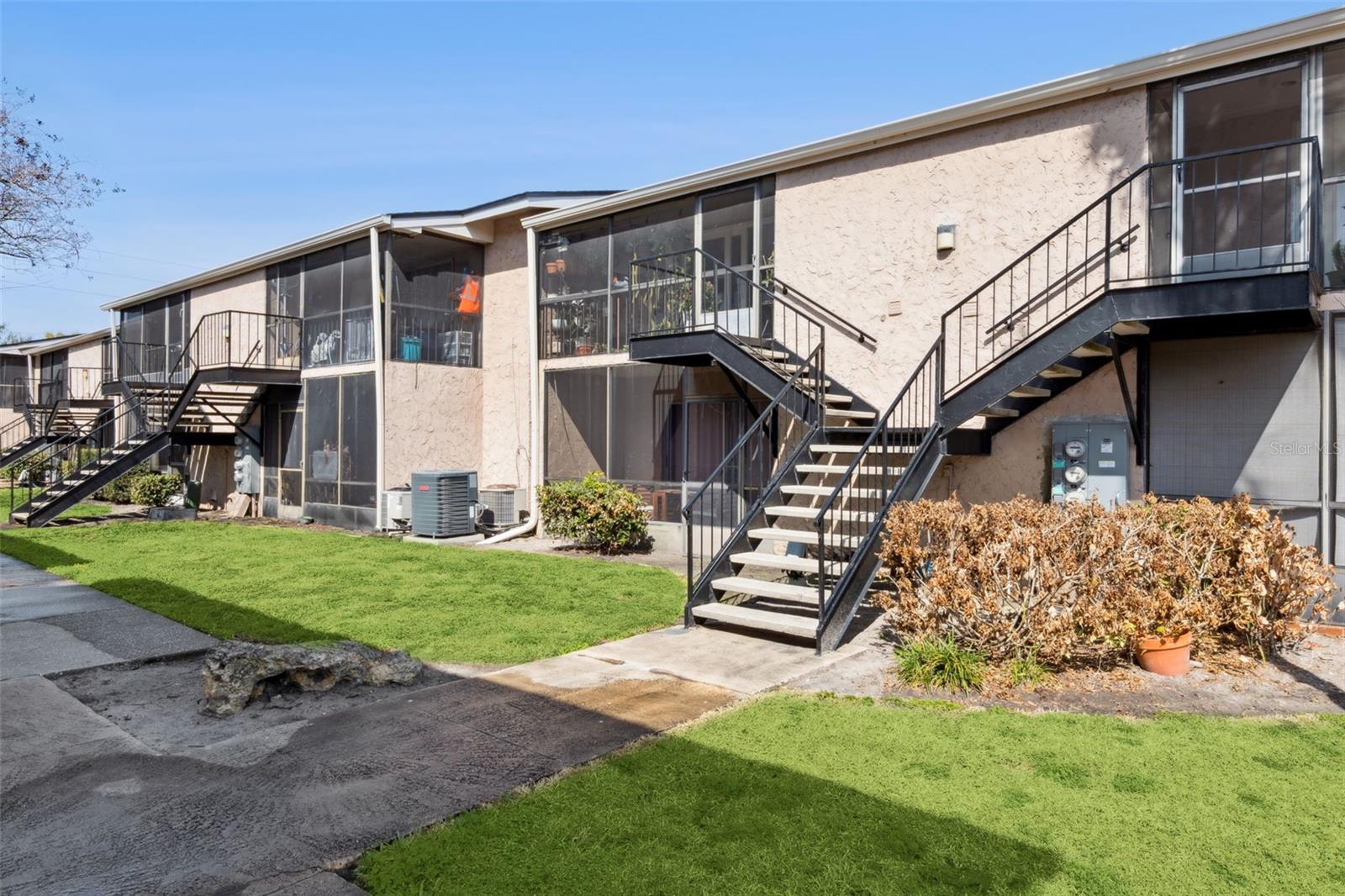 Image 32 of 53 For 1158 Calle Del Norte  C