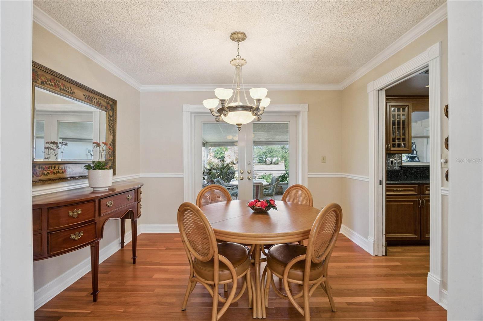 Image 11 of 48 For 3000 Royal Oak Drive