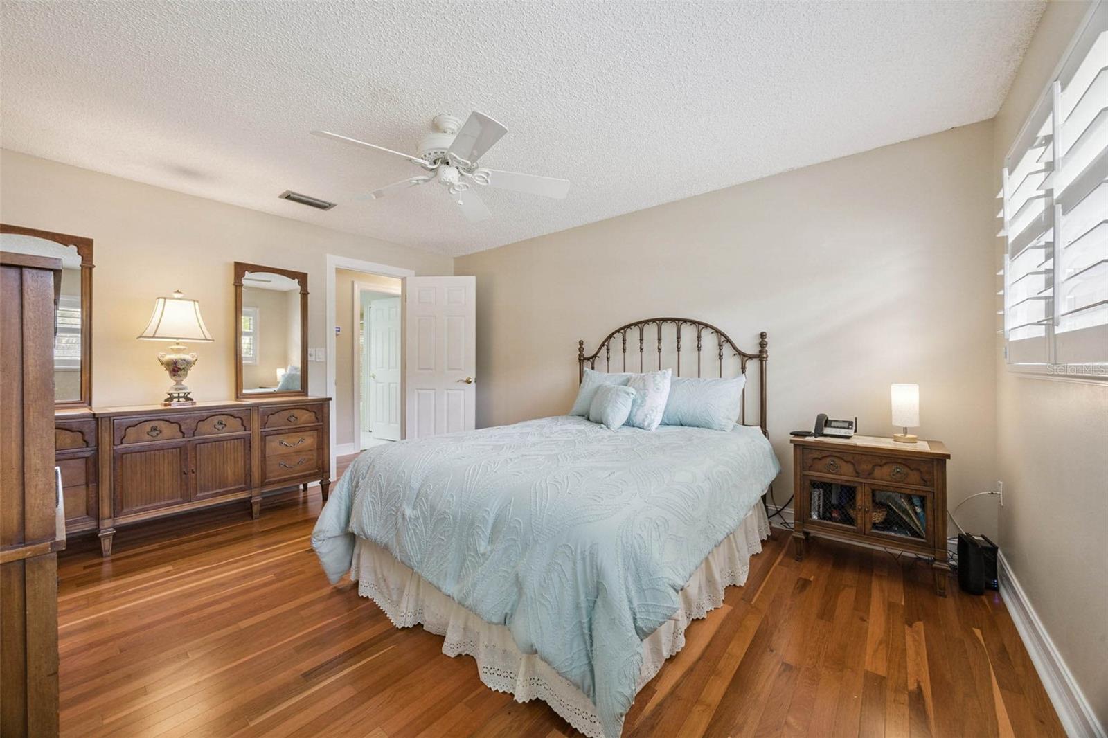 Image 17 of 48 For 3000 Royal Oak Drive