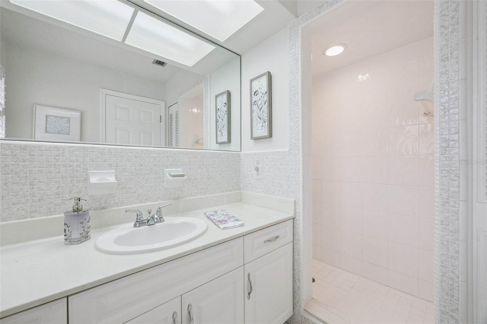 Image 19 of 48 For 3000 Royal Oak Drive