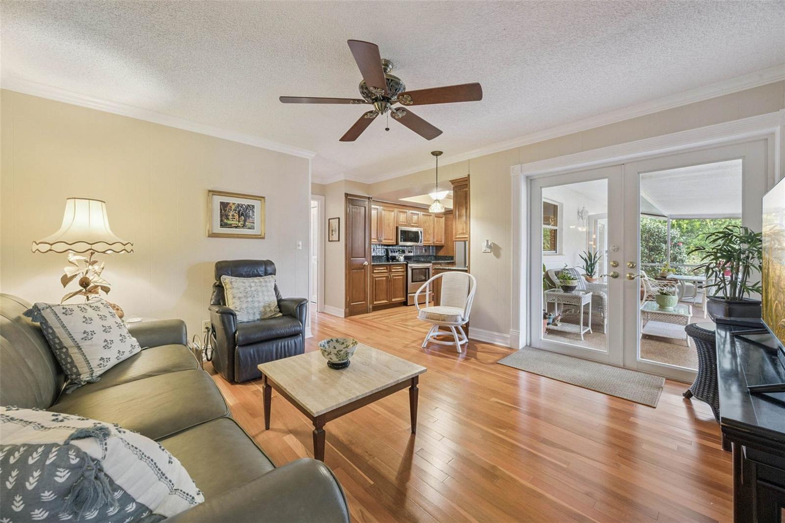 Image 6 of 48 For 3000 Royal Oak Drive