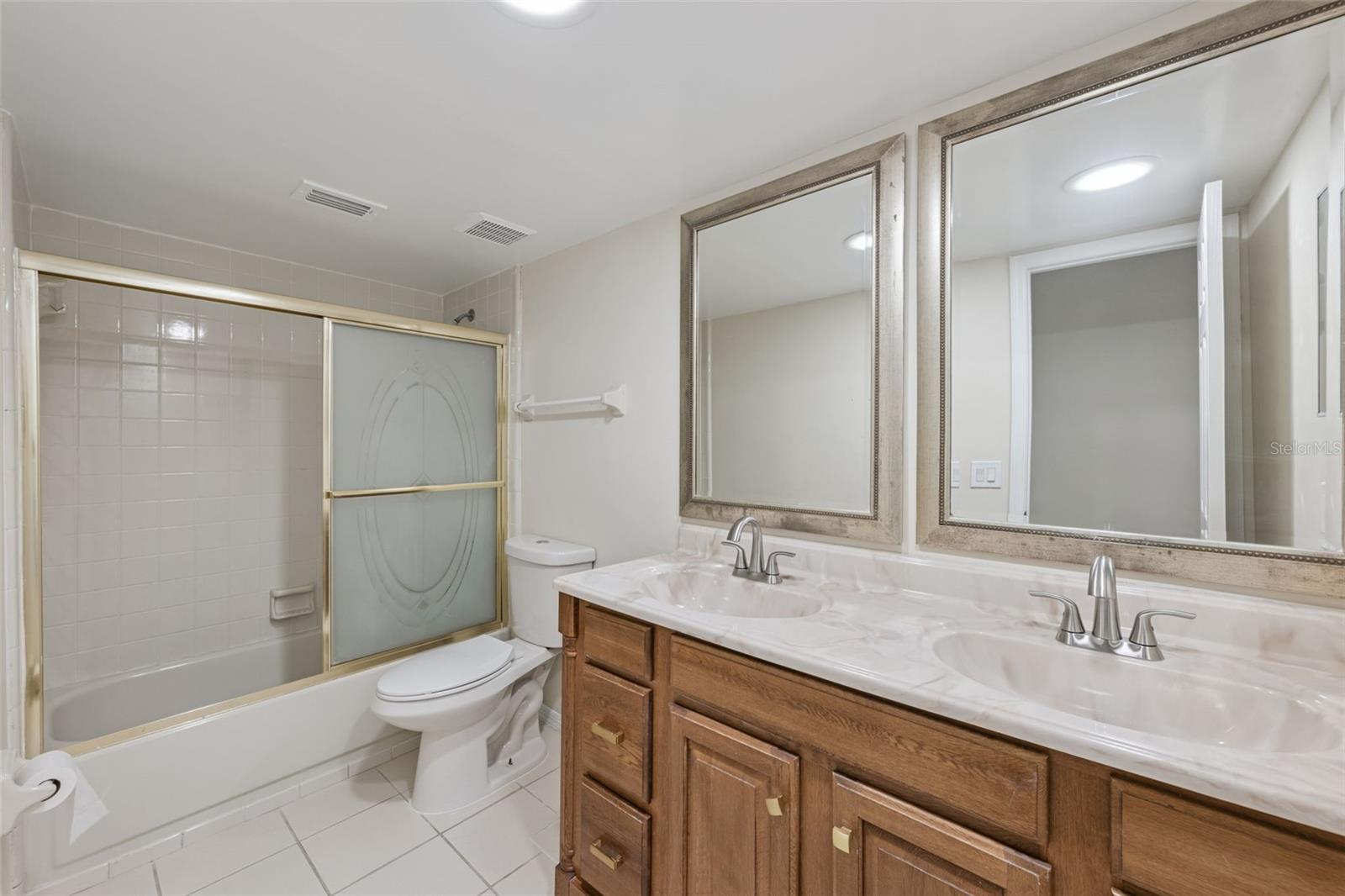 Image 52 of 71 For 6246 Silver Glen Court