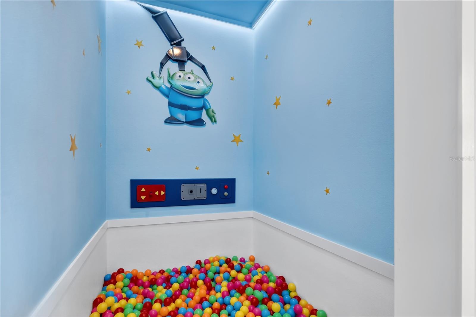 Image 36 of 54 For 7699 Oakmoss Loop