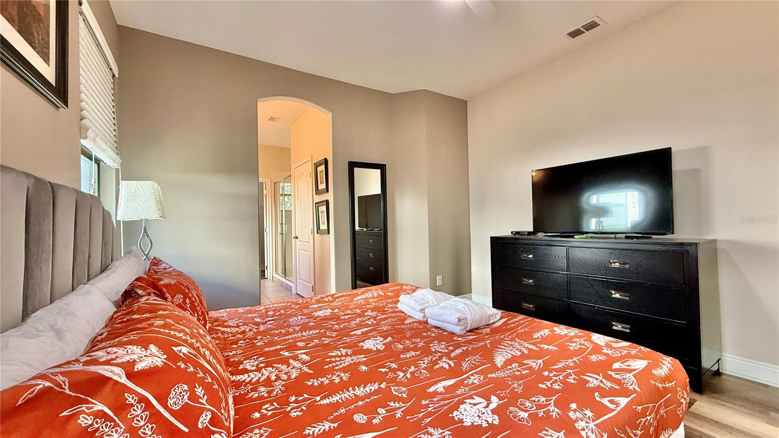 Image 14 of 50 For 8209 Roseville Road