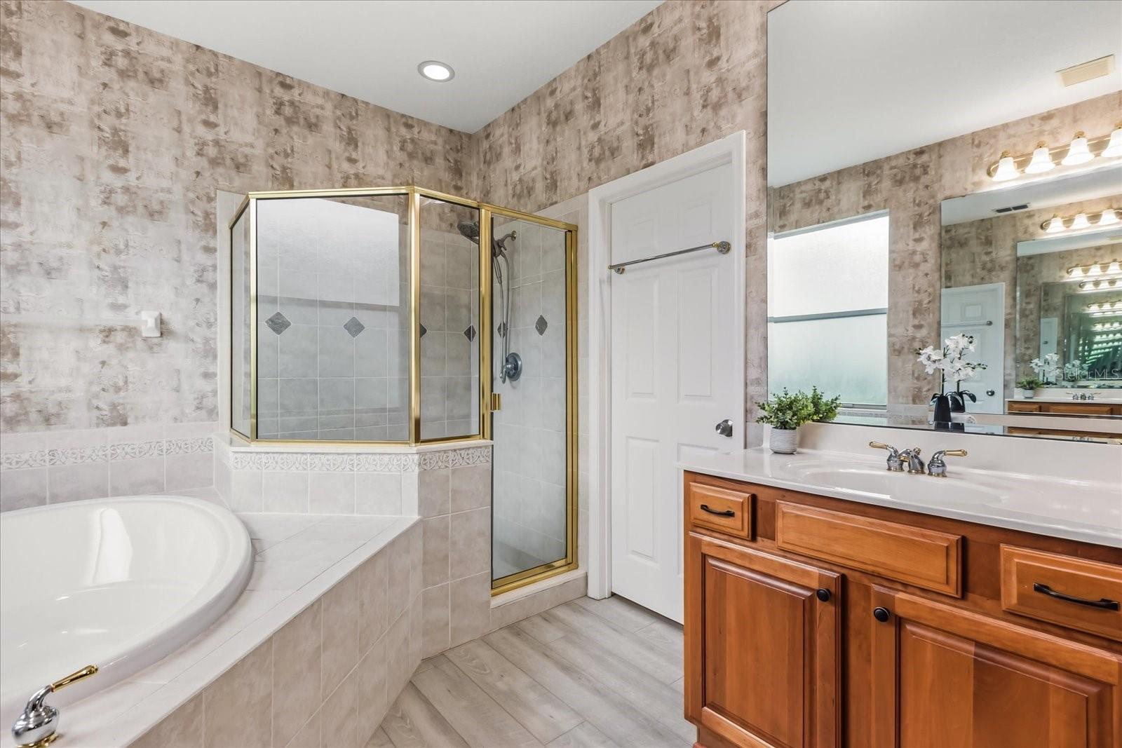 Image 13 of 28 For 106 Winghurst Boulevard