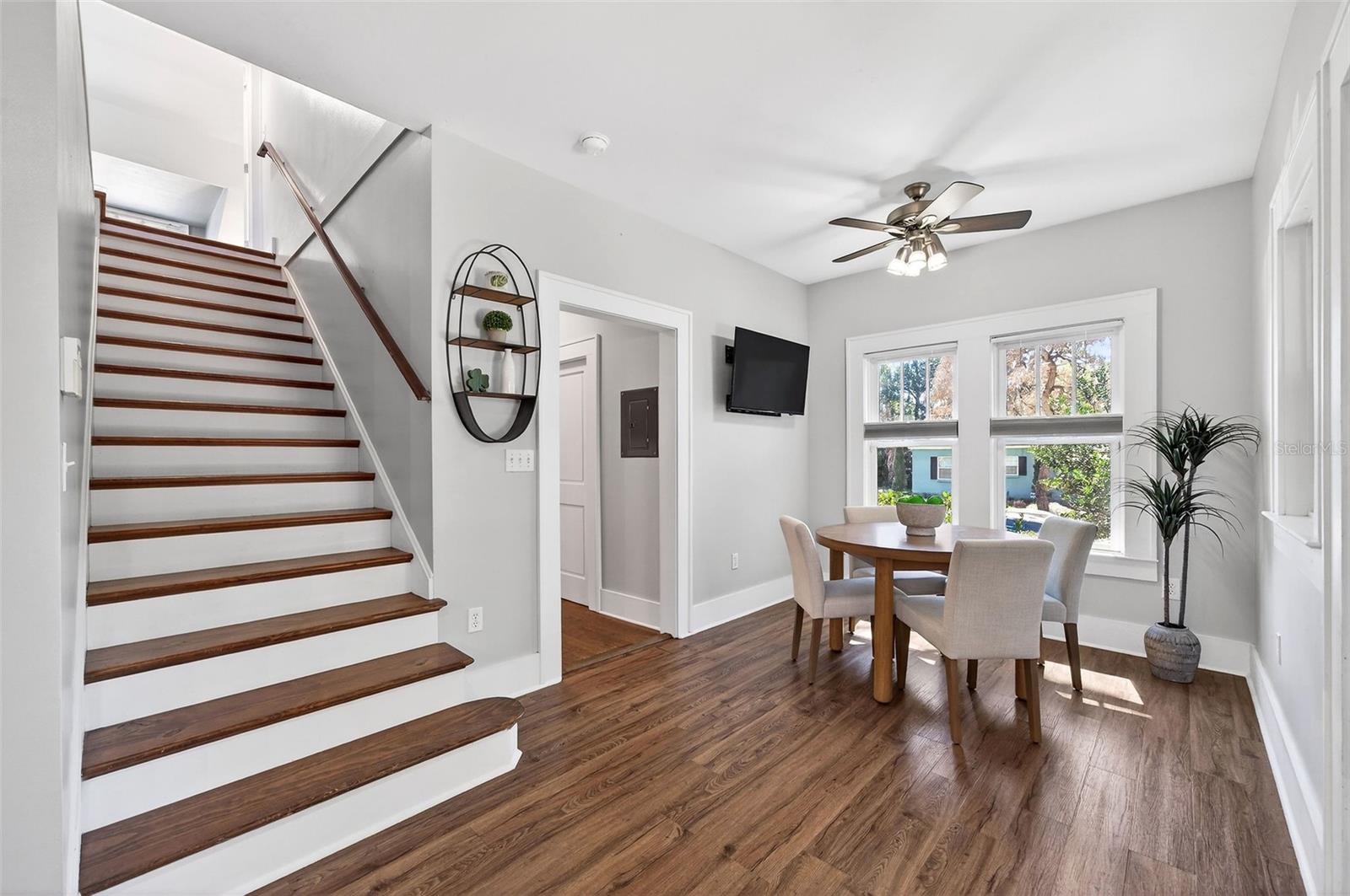 Image 13 of 52 For 120 Shine Avenue