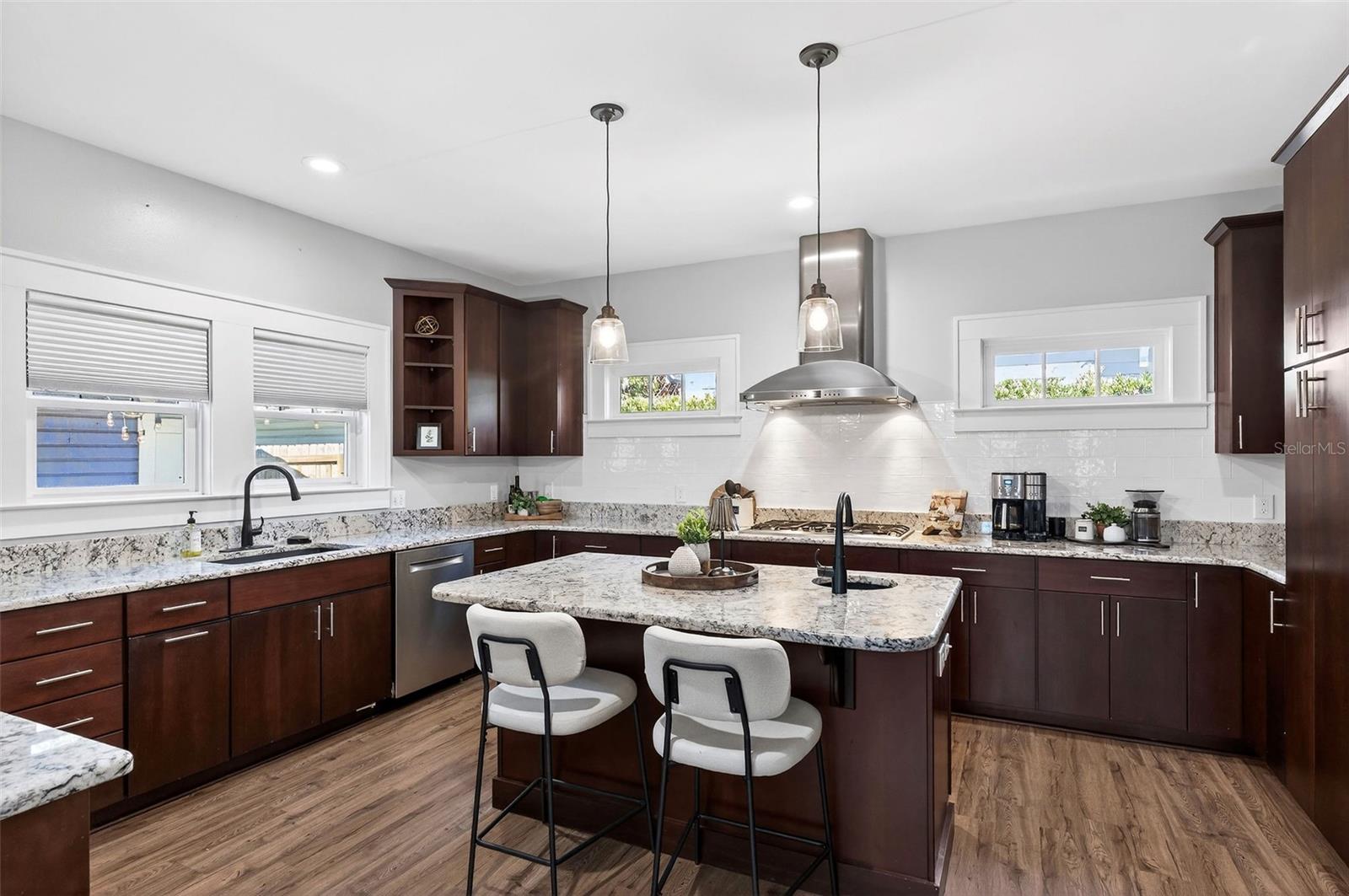 Image 15 of 52 For 120 Shine Avenue