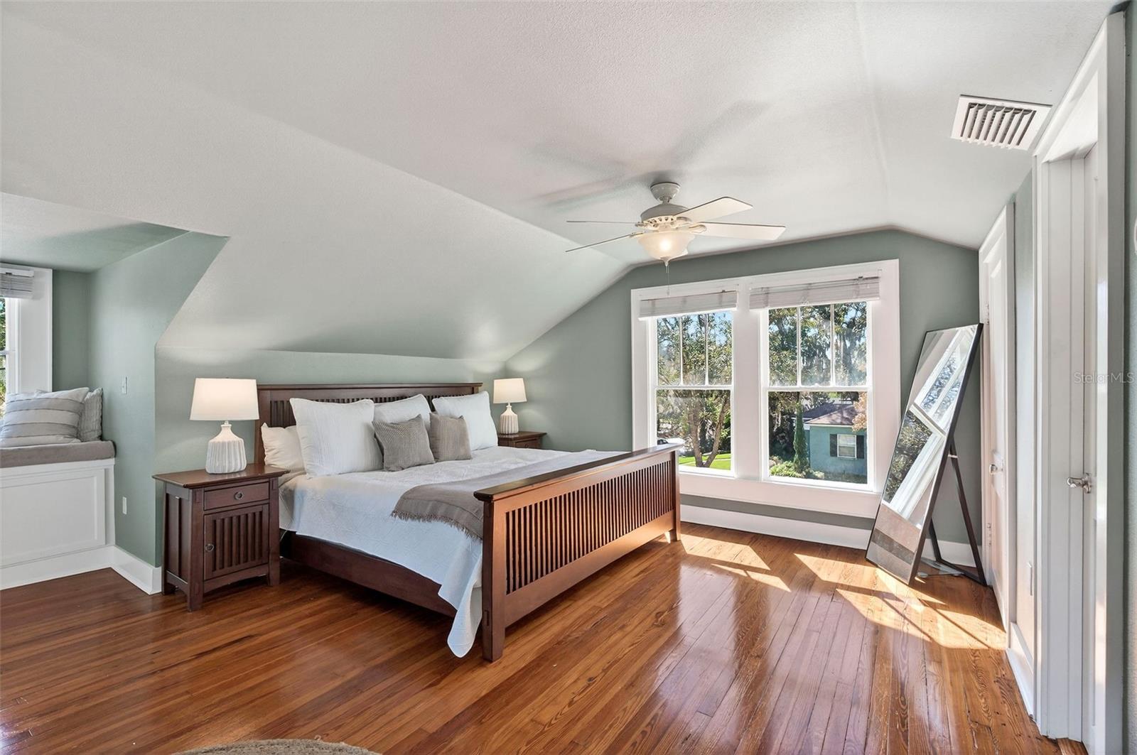 Image 21 of 52 For 120 Shine Avenue