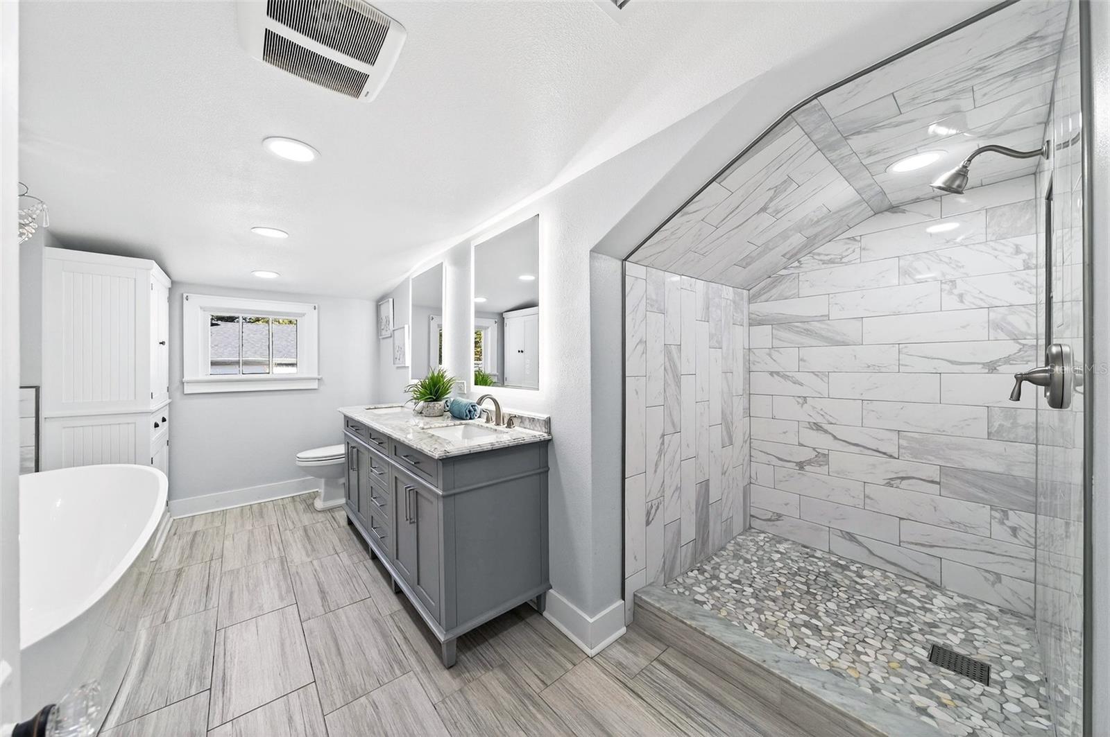 Image 25 of 52 For 120 Shine Avenue