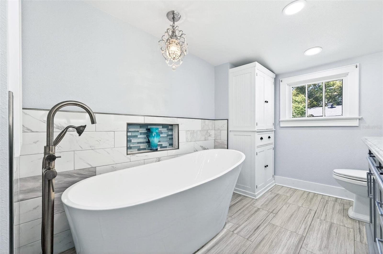 Image 27 of 52 For 120 Shine Avenue