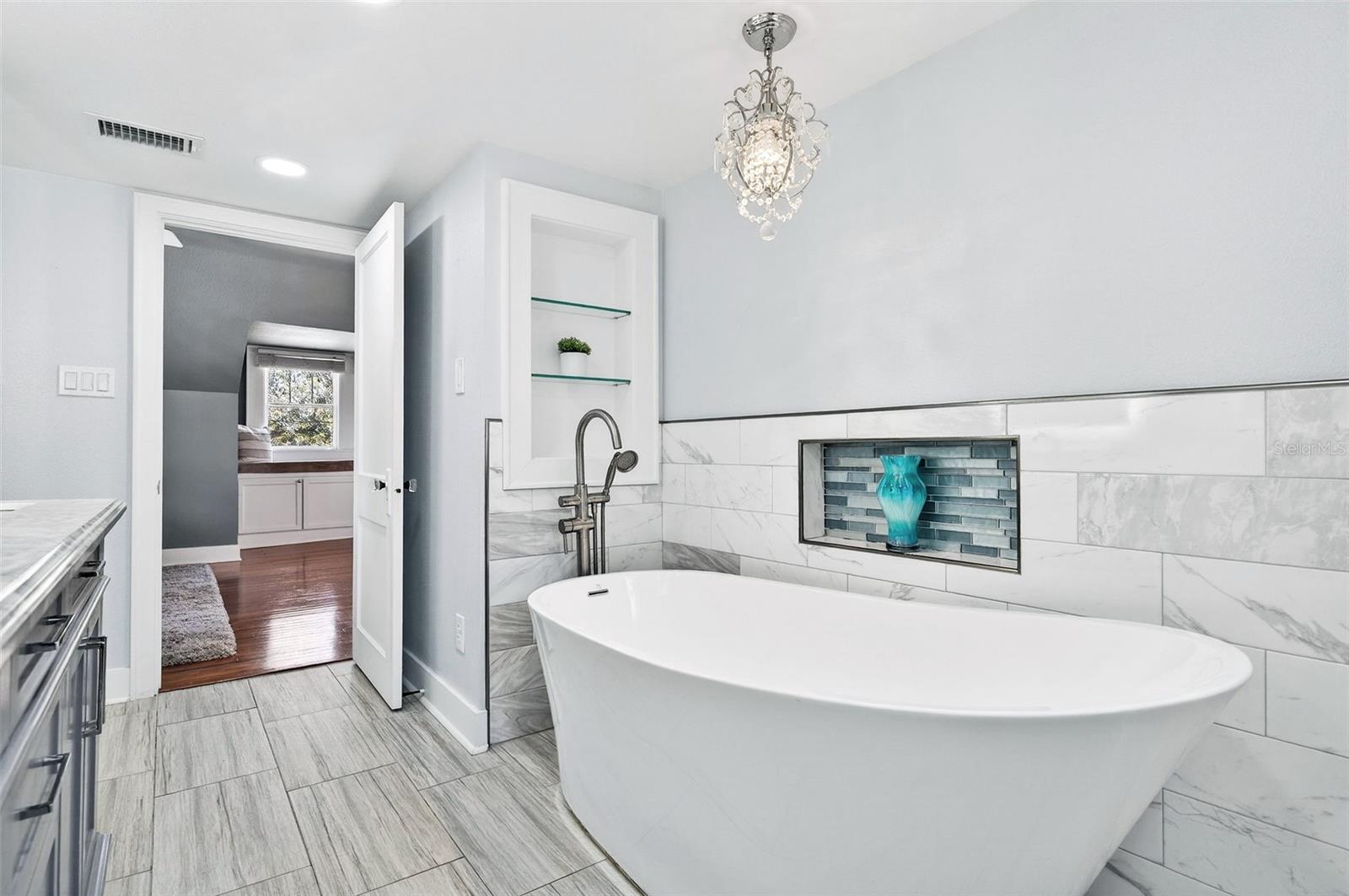 Image 28 of 52 For 120 Shine Avenue