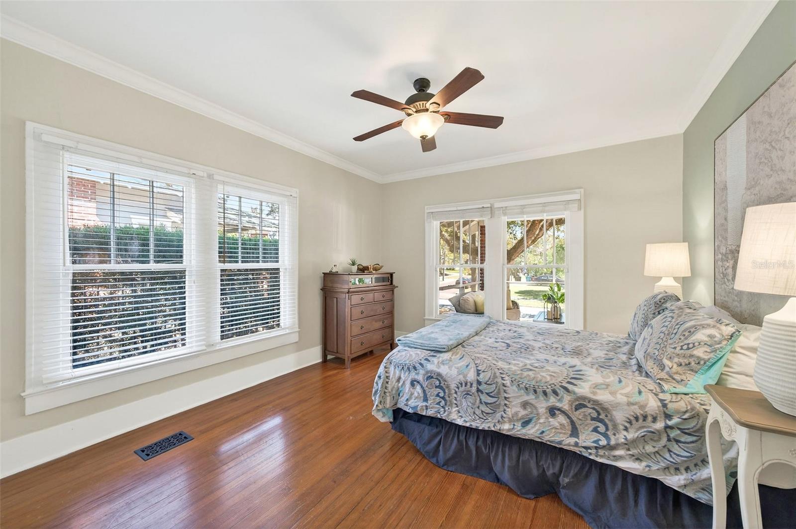 Image 32 of 52 For 120 Shine Avenue