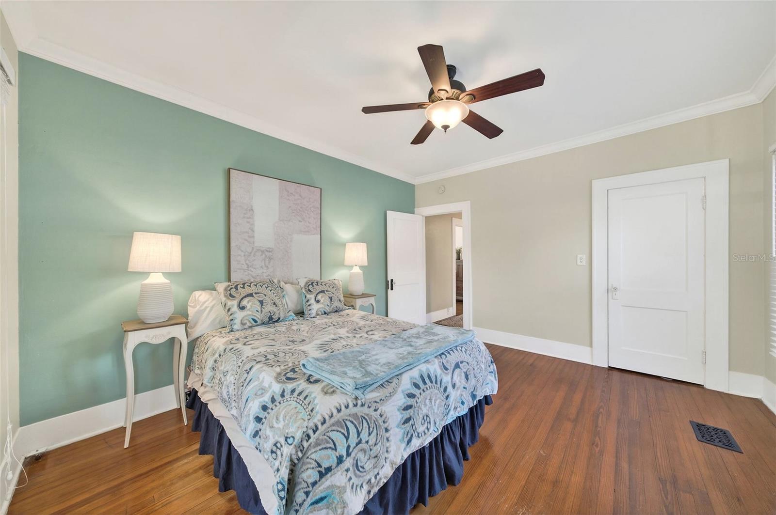 Image 33 of 52 For 120 Shine Avenue